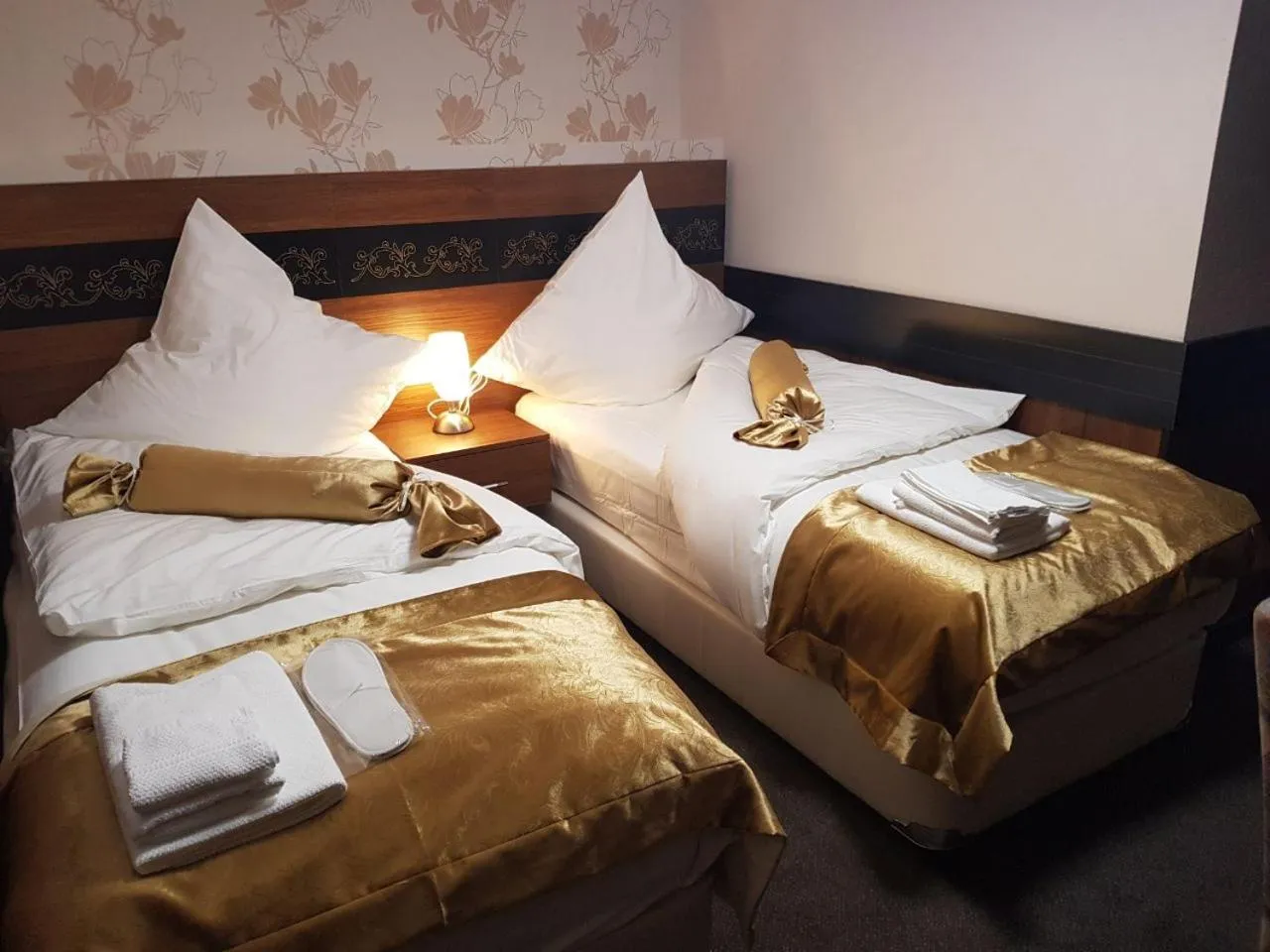 Photo of the whole room, Bed in Hotel im Anker