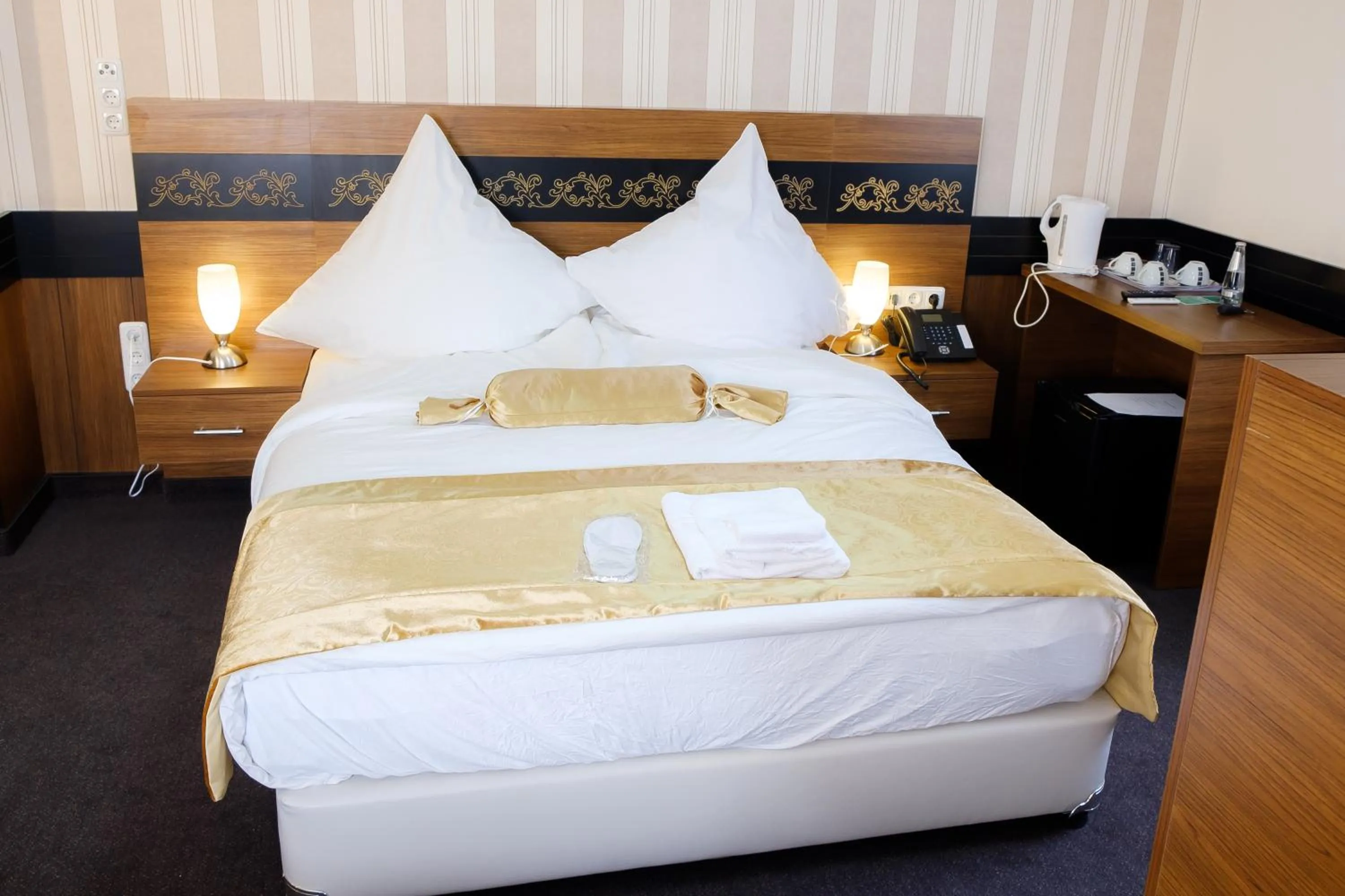 Photo of the whole room, Bed in Hotel im Anker