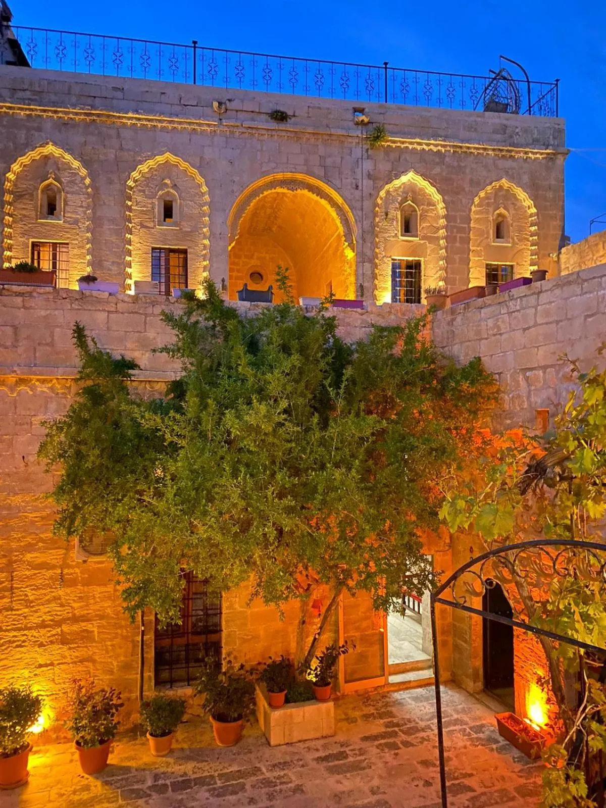 Property building in Dara Konagı