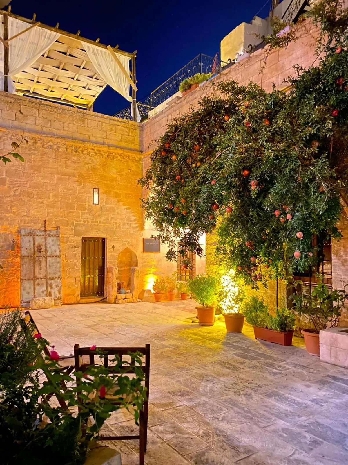 Property building in Dara Konagı