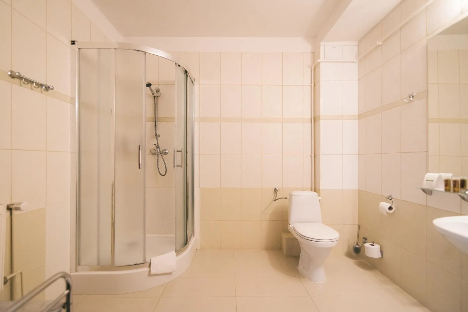 Shower in Hotel Forum