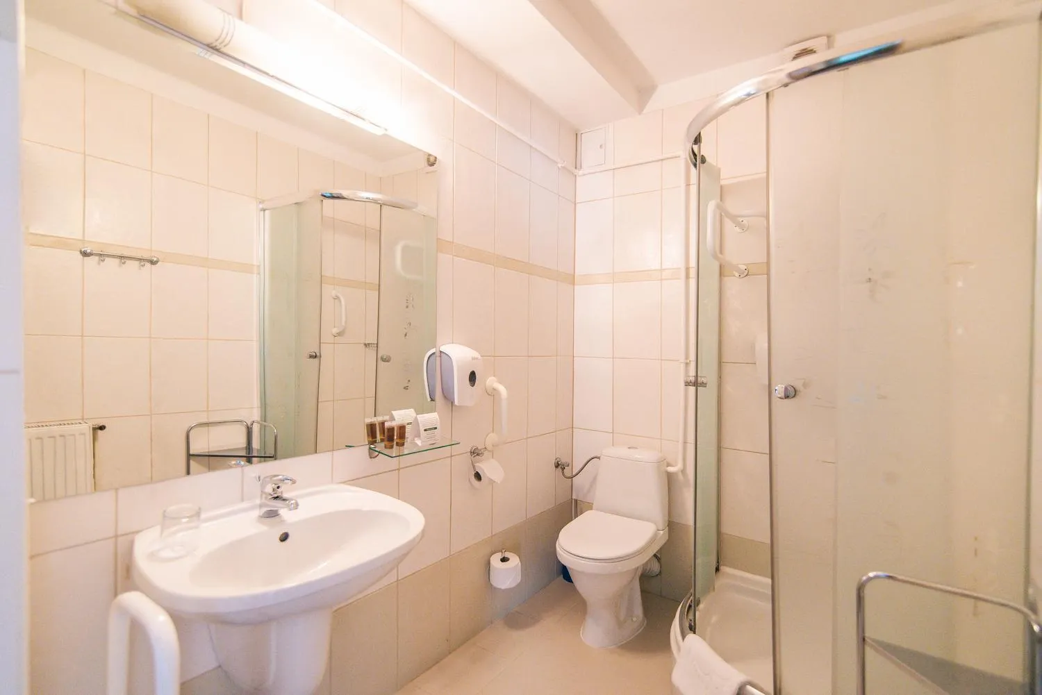 Shower in Hotel Forum