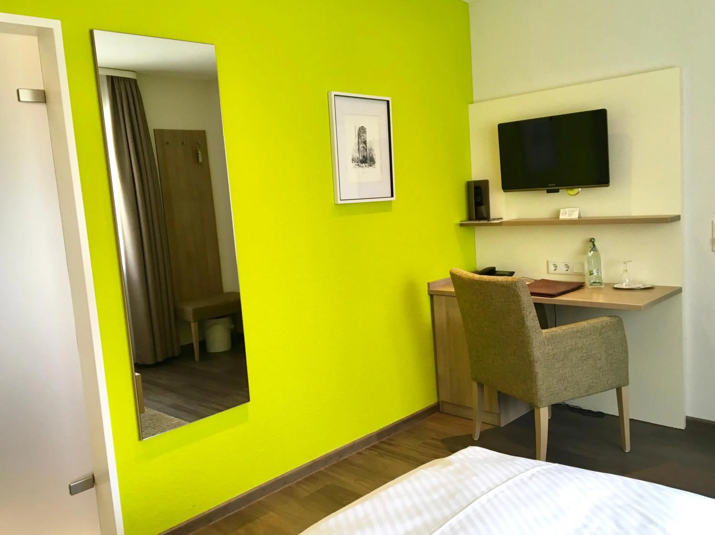 TV and multimedia, Bed in Iris am See garni