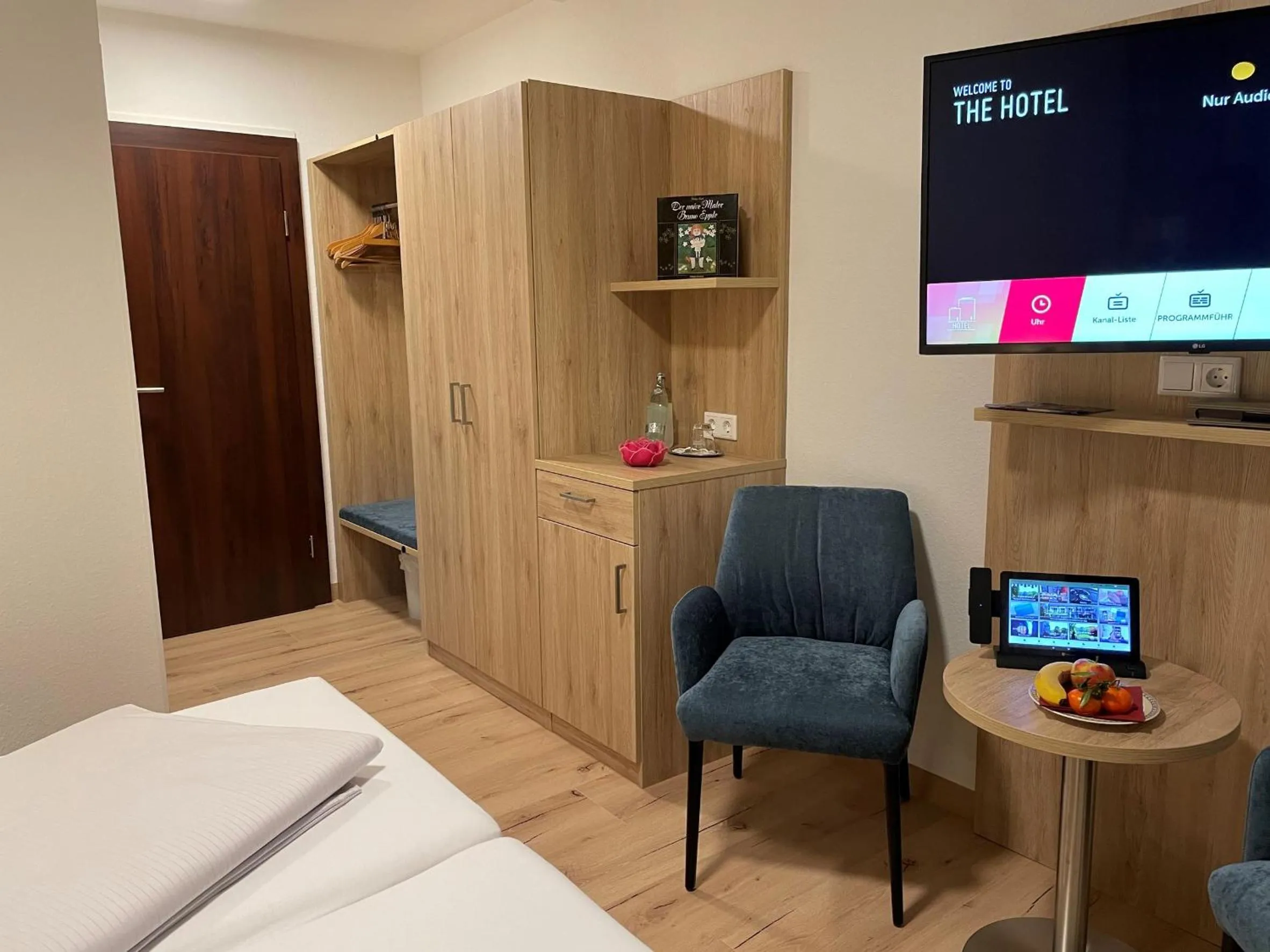 TV and multimedia, Bed in Iris am See garni