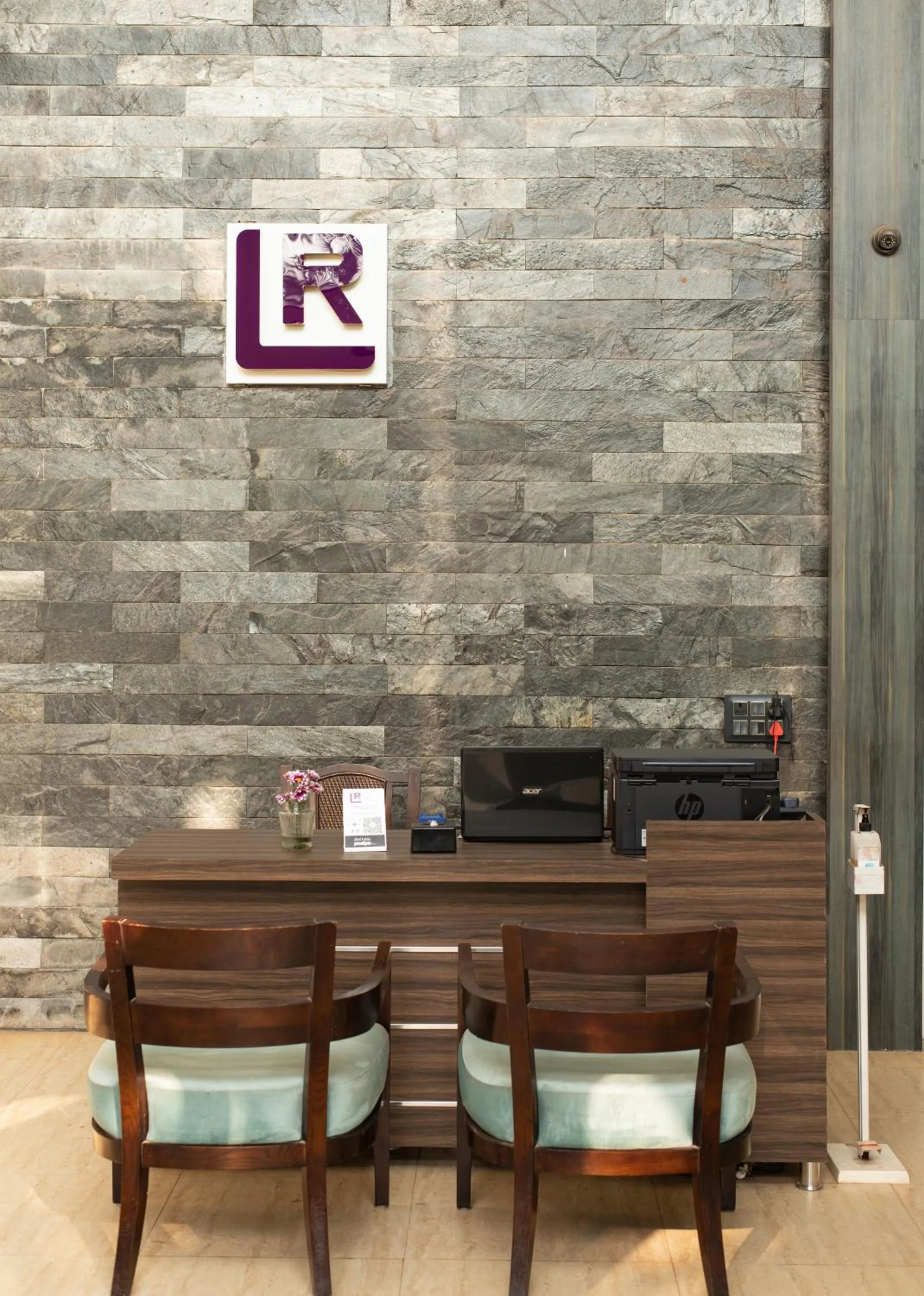 Seating area in Living Room by Seasons, Goa