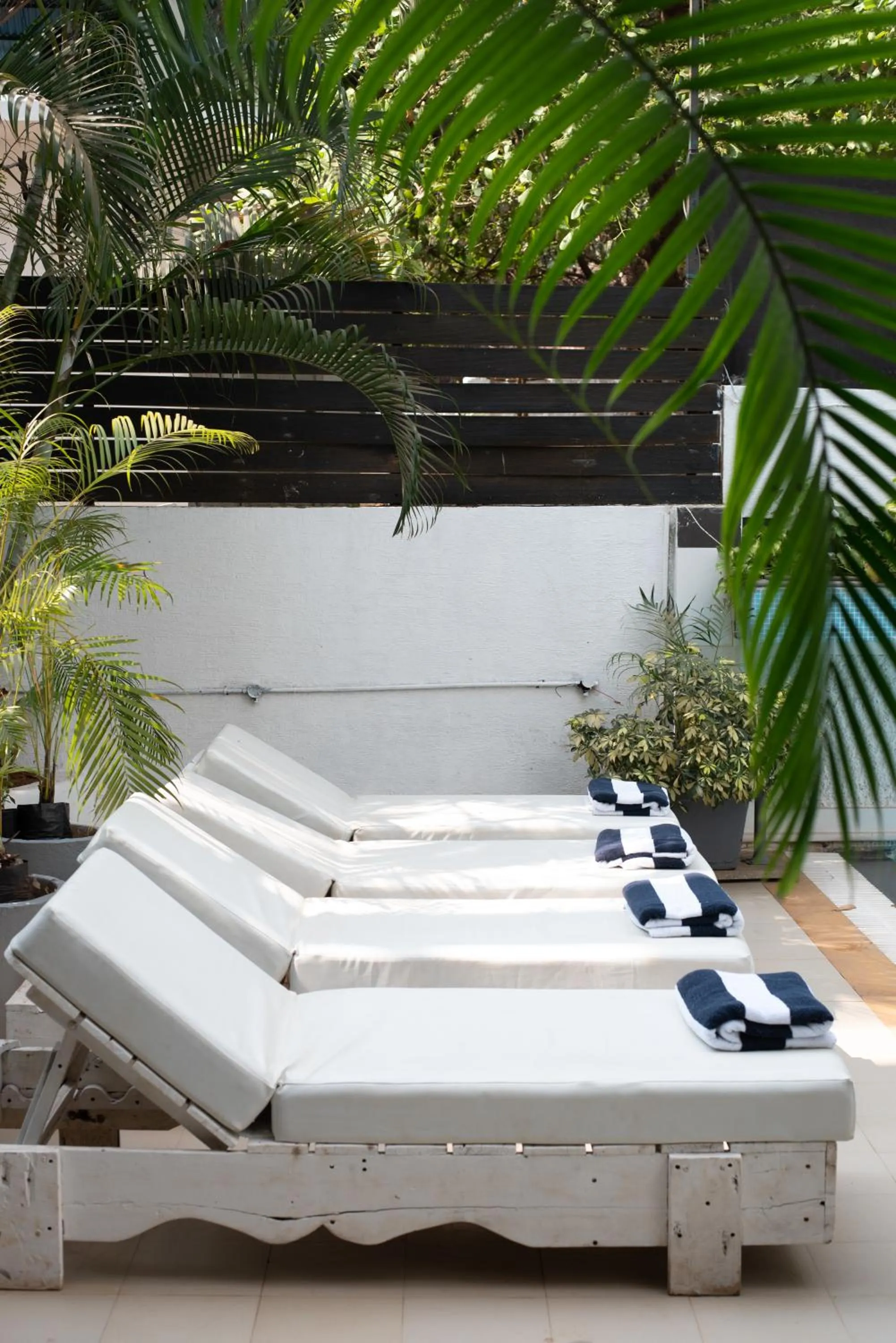 sunbed in Living Room by Seasons, Goa