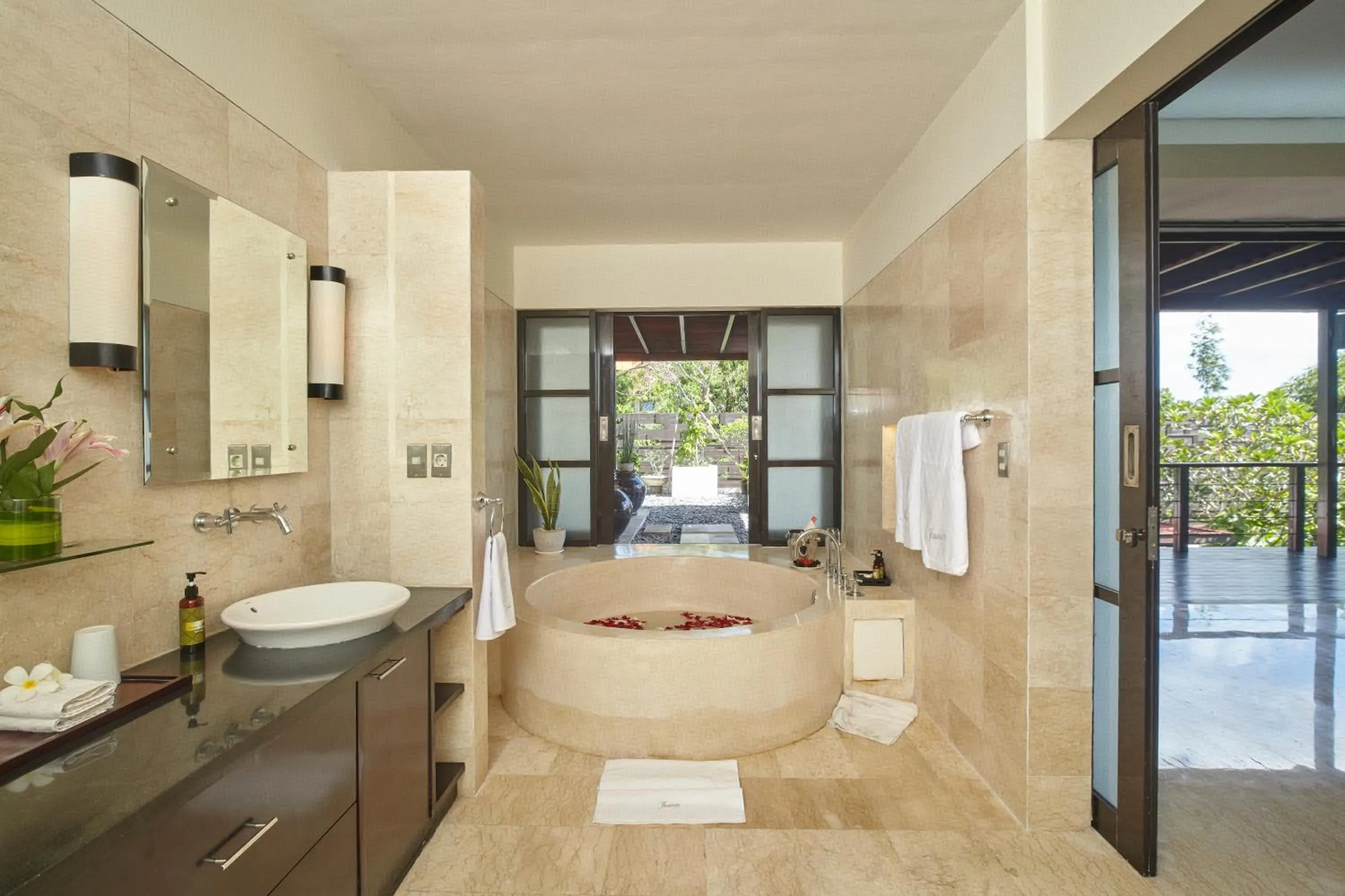 Property building in Temple Hill Residence Villa