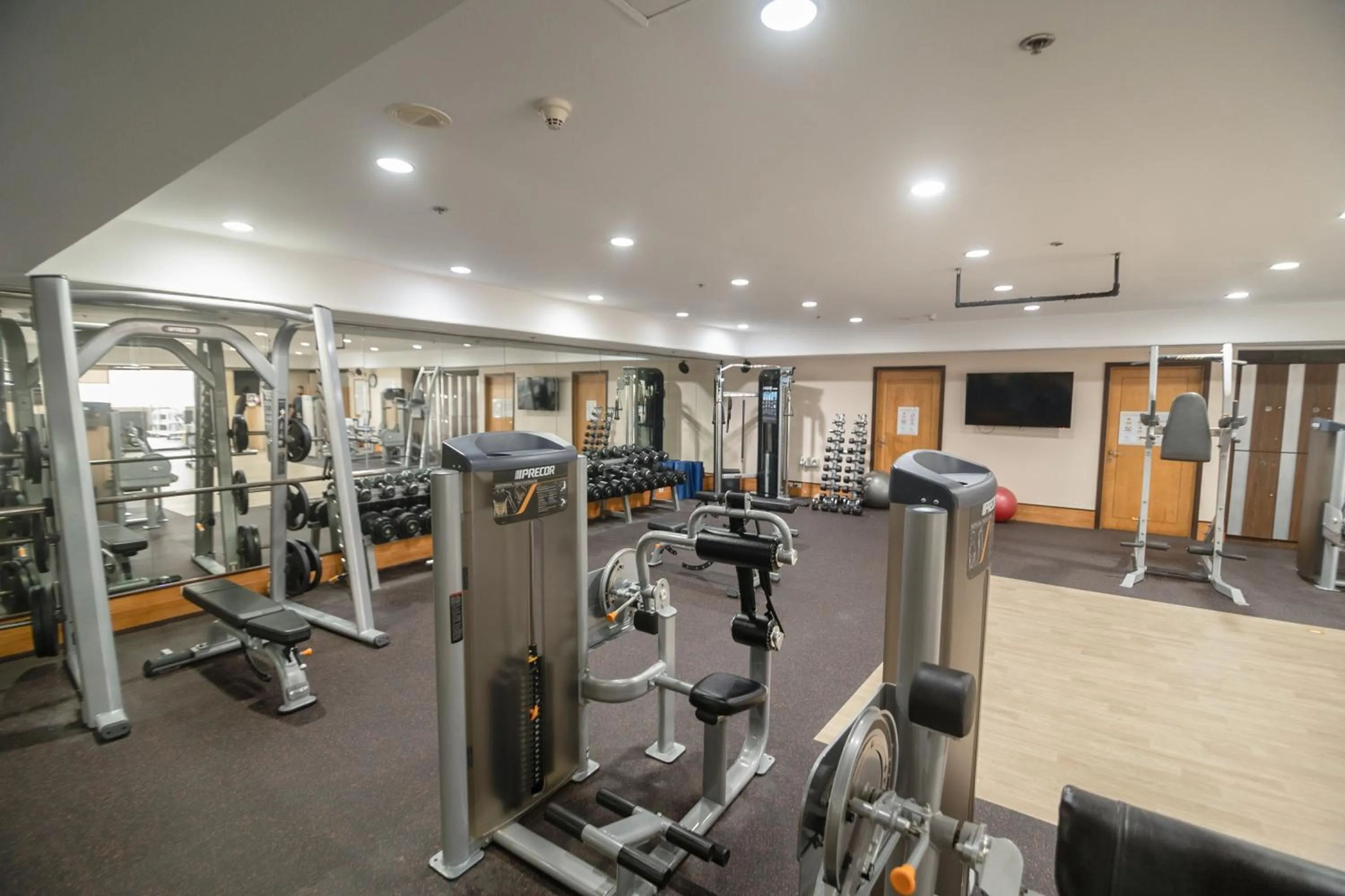 Fitness centre/facilities in The Bellevue Manila