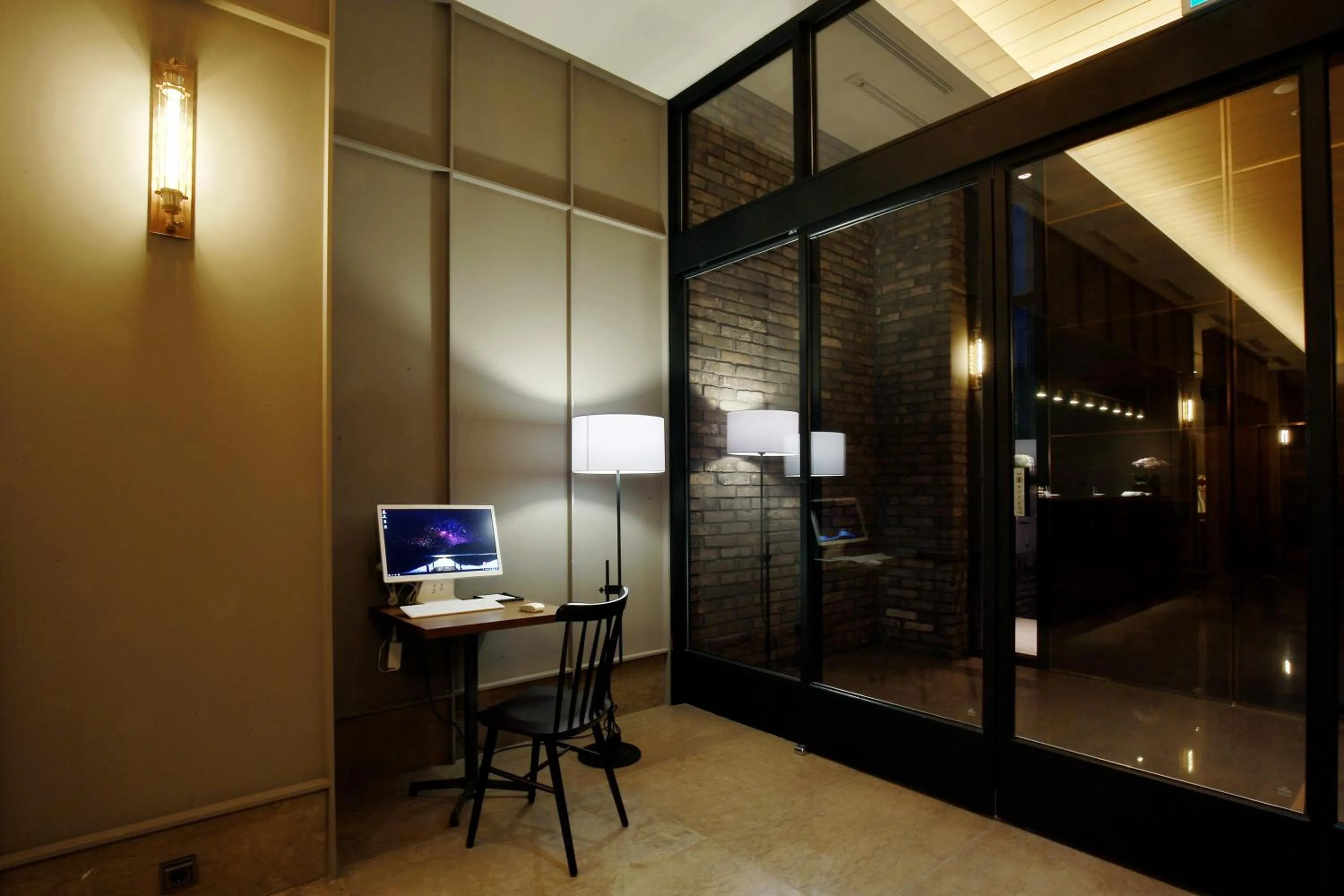 Business facilities in Hotel East9