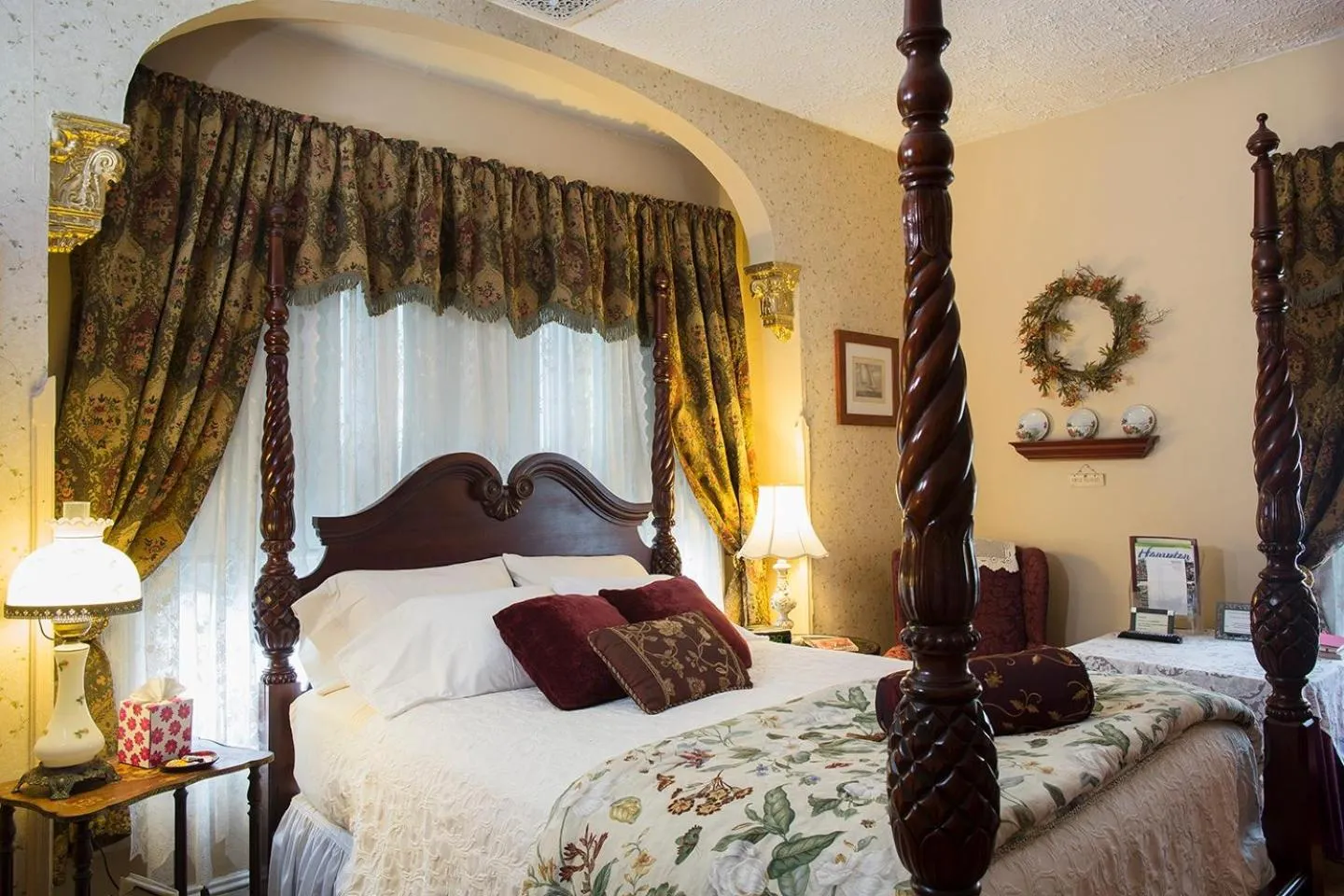 Bedroom, Bed in Magnolia House Inn