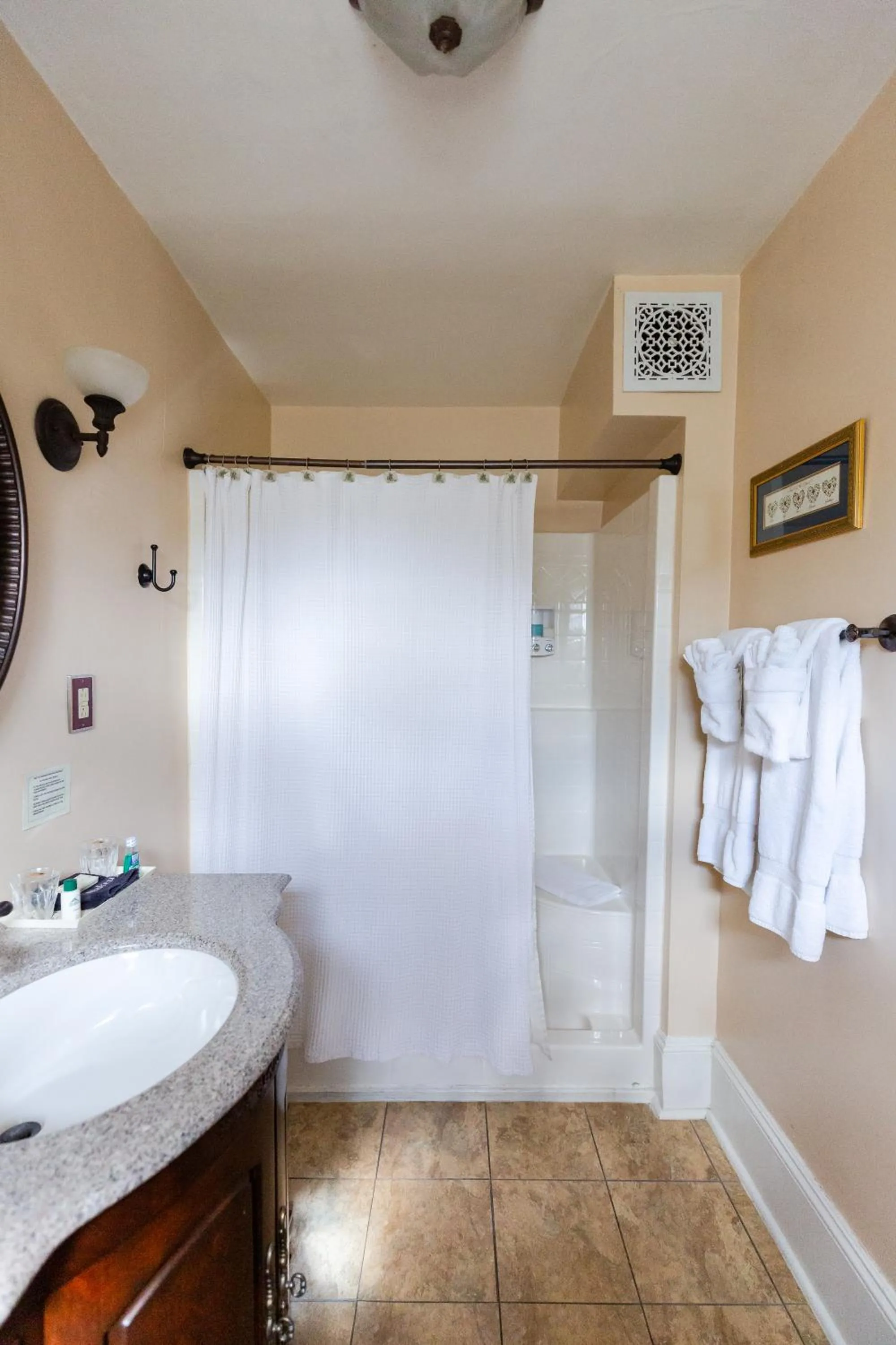 Bathroom in Magnolia House Inn