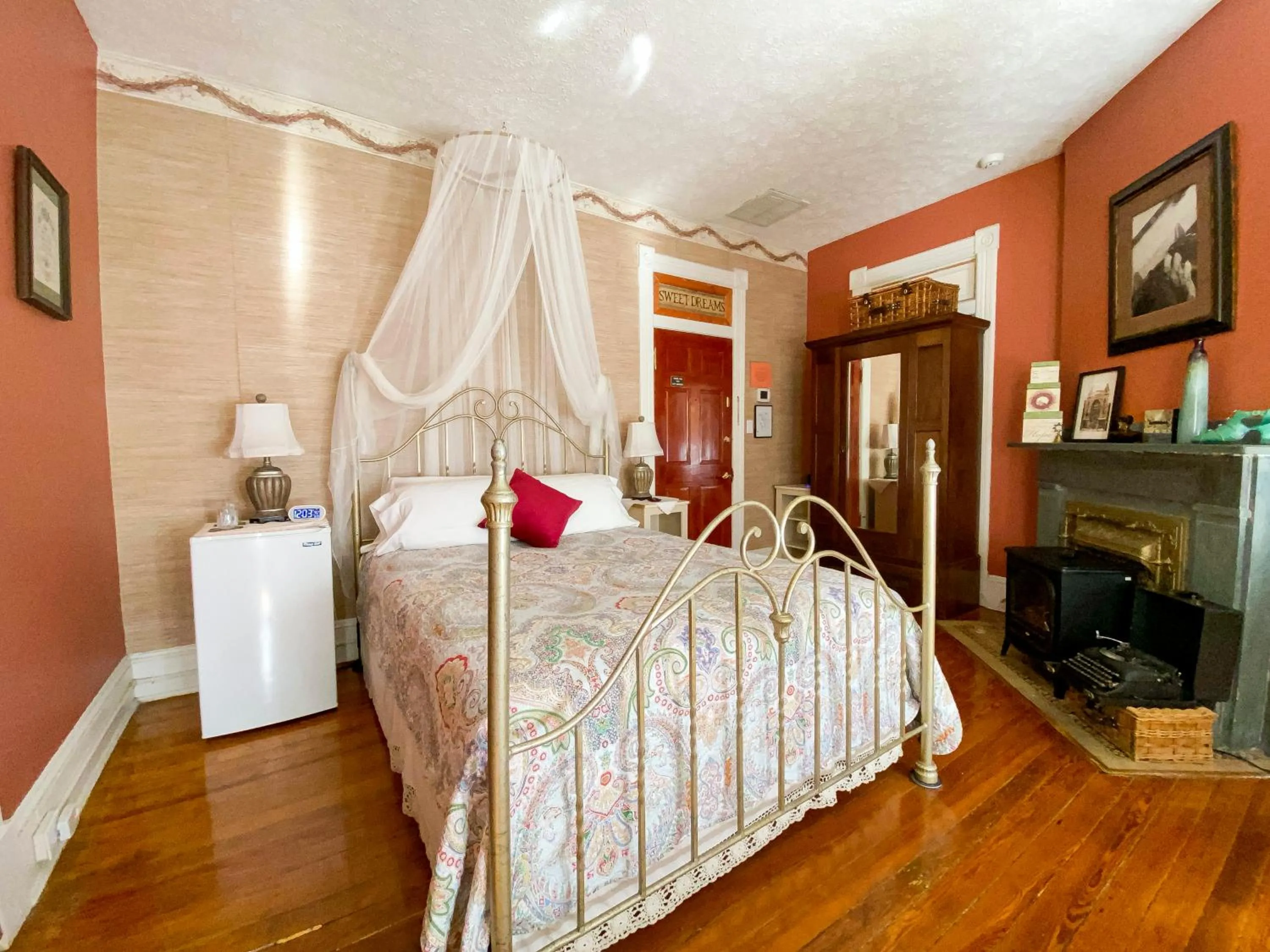 Bedroom, Bed in Magnolia House Inn