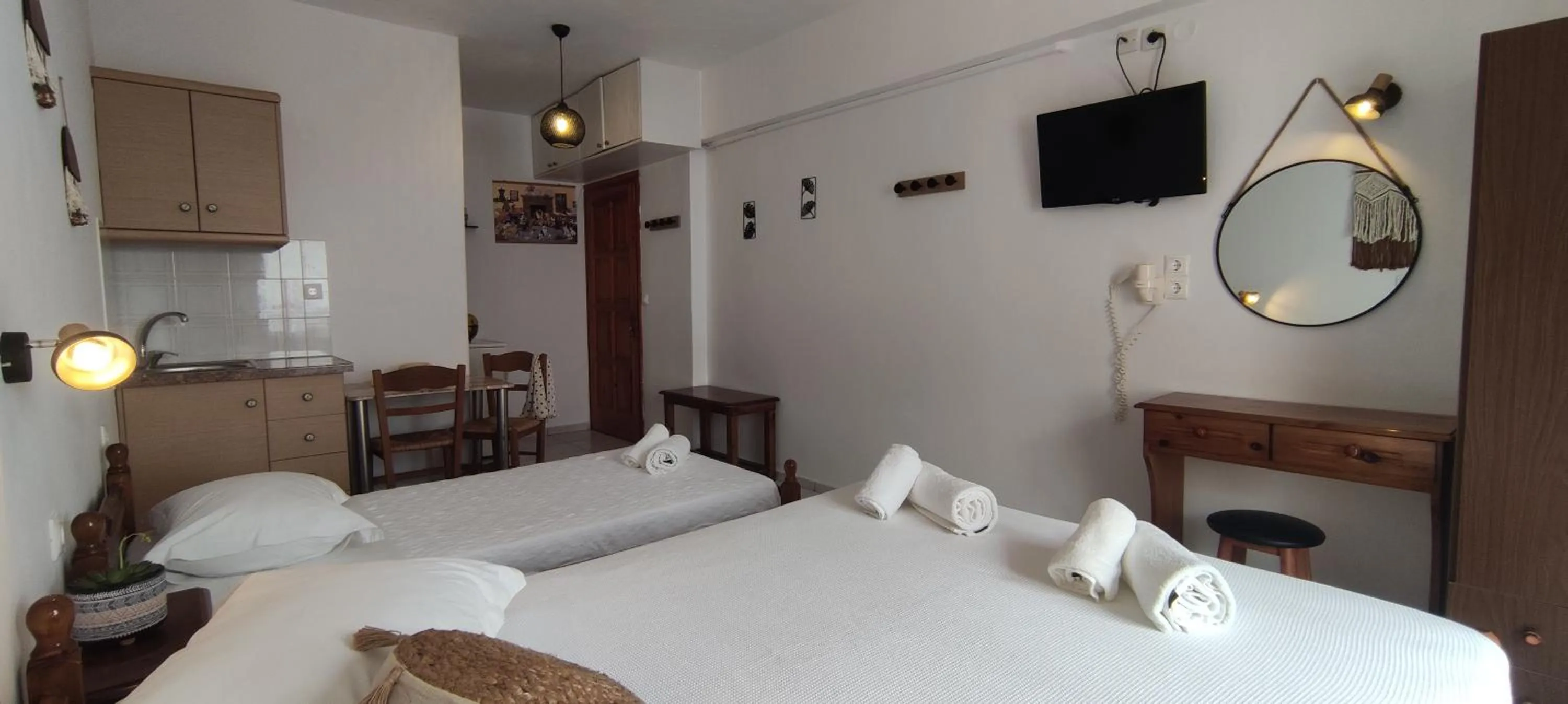 Bed in Kapetanos Rooms