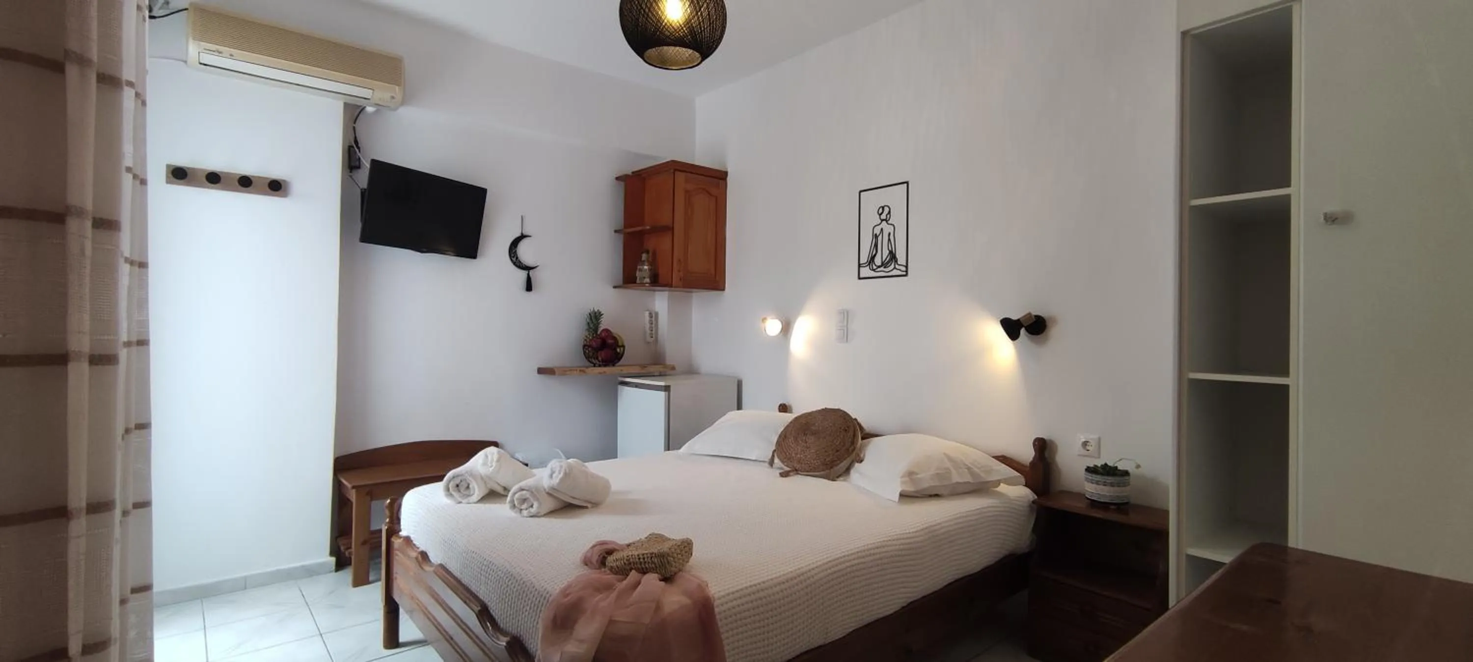 Bed in Kapetanos Rooms