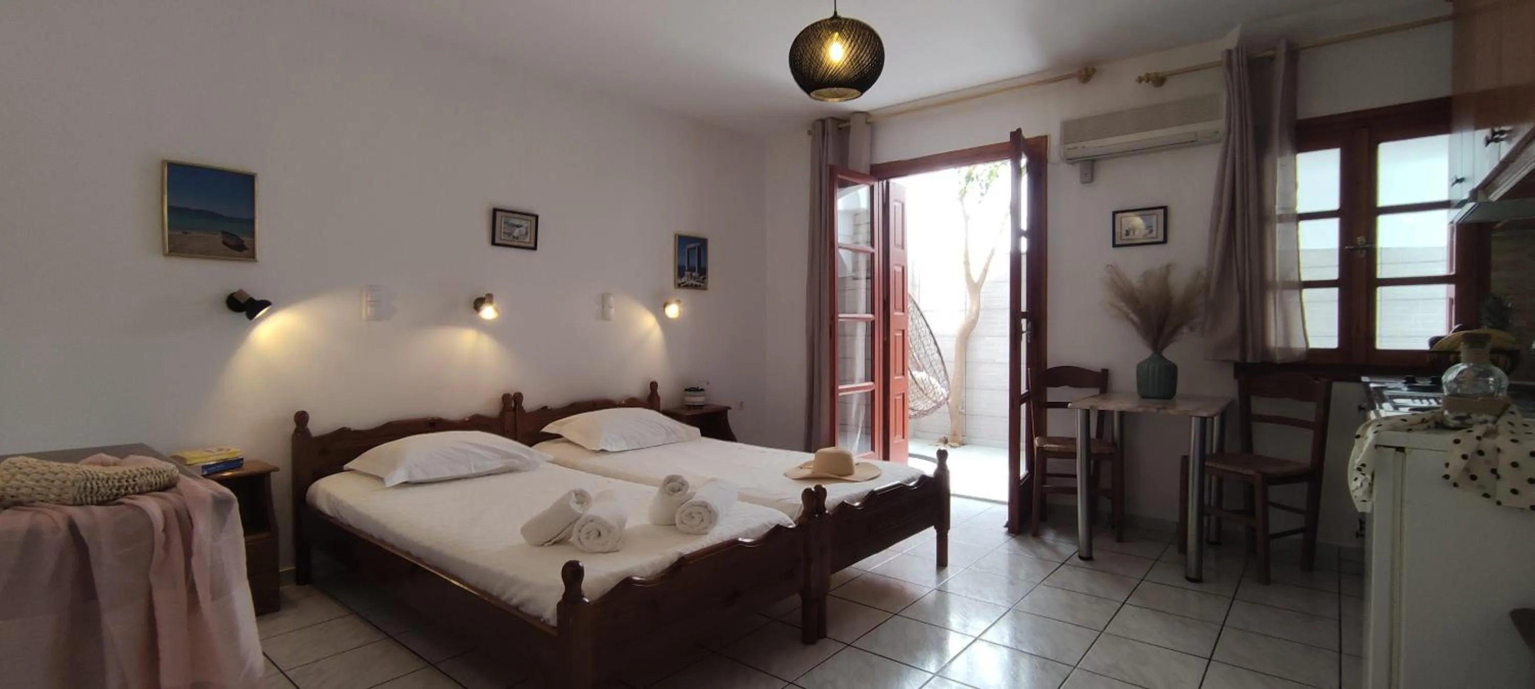 Bed in Kapetanos Rooms