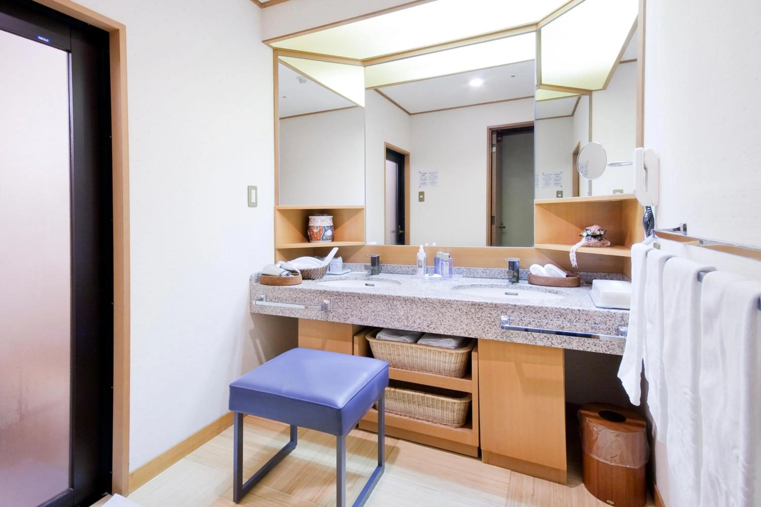 Decorative detail in Funaya