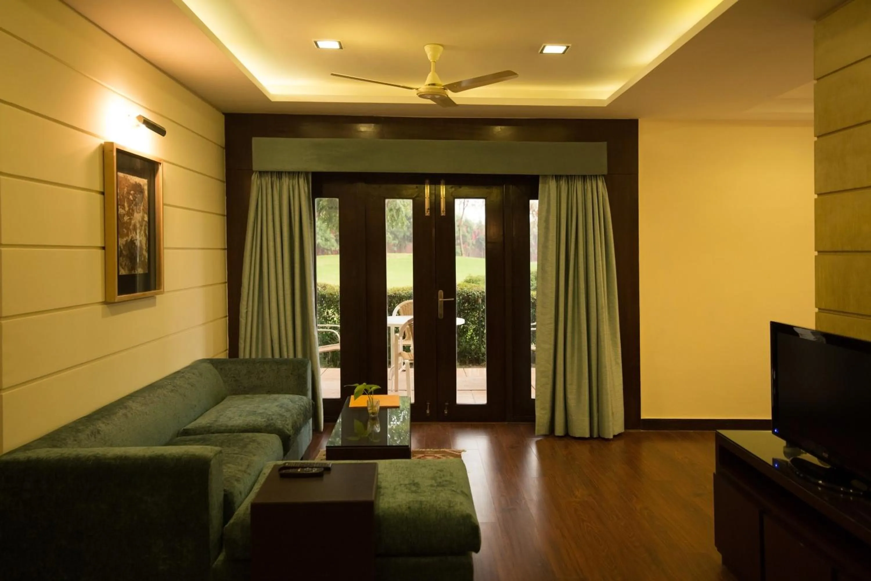 Living room in Lemon Tree Hotel, Tarudhan Valley, Manesar