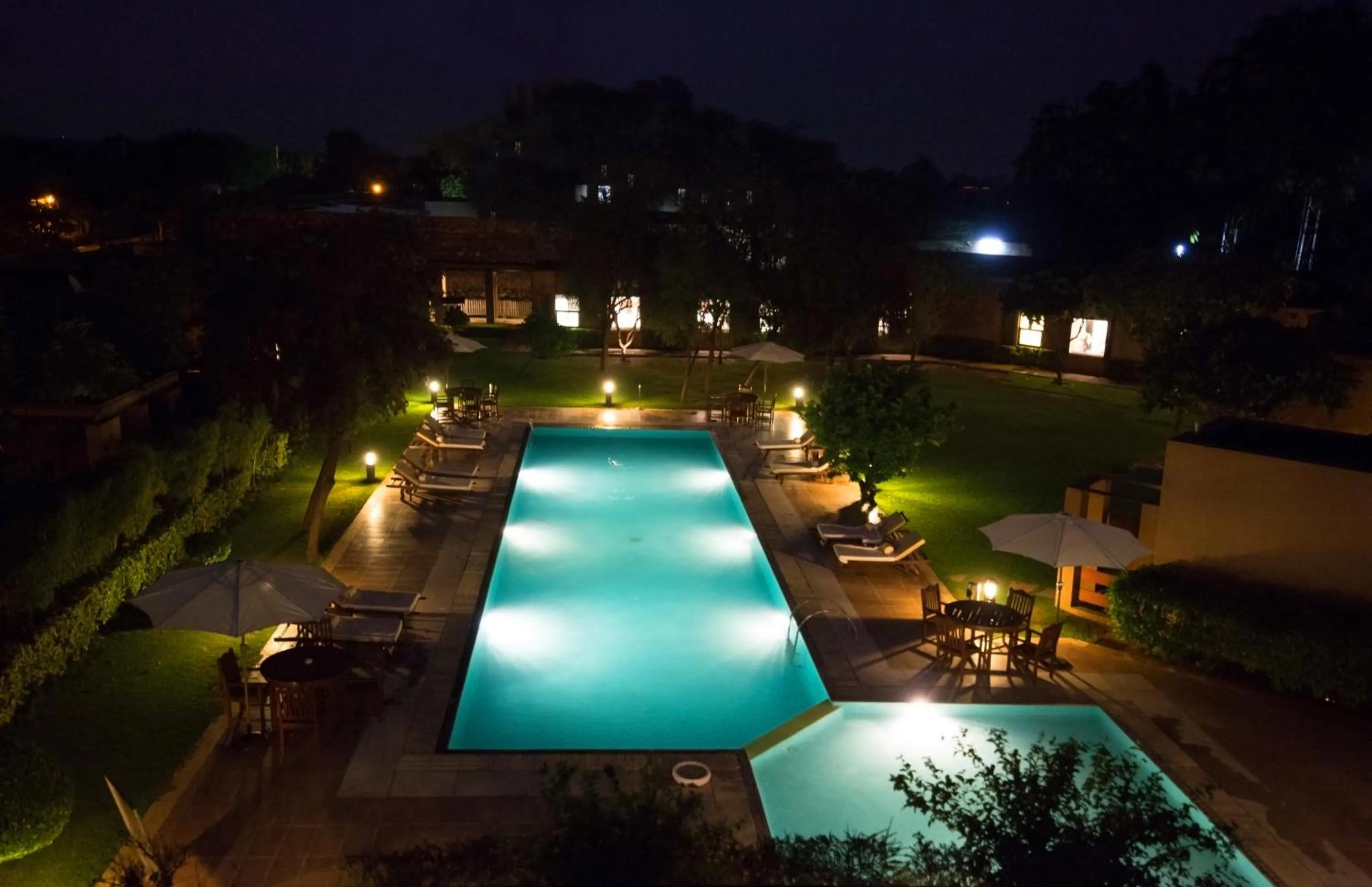 Swimming pool in Lemon Tree Hotel, Tarudhan Valley, Manesar