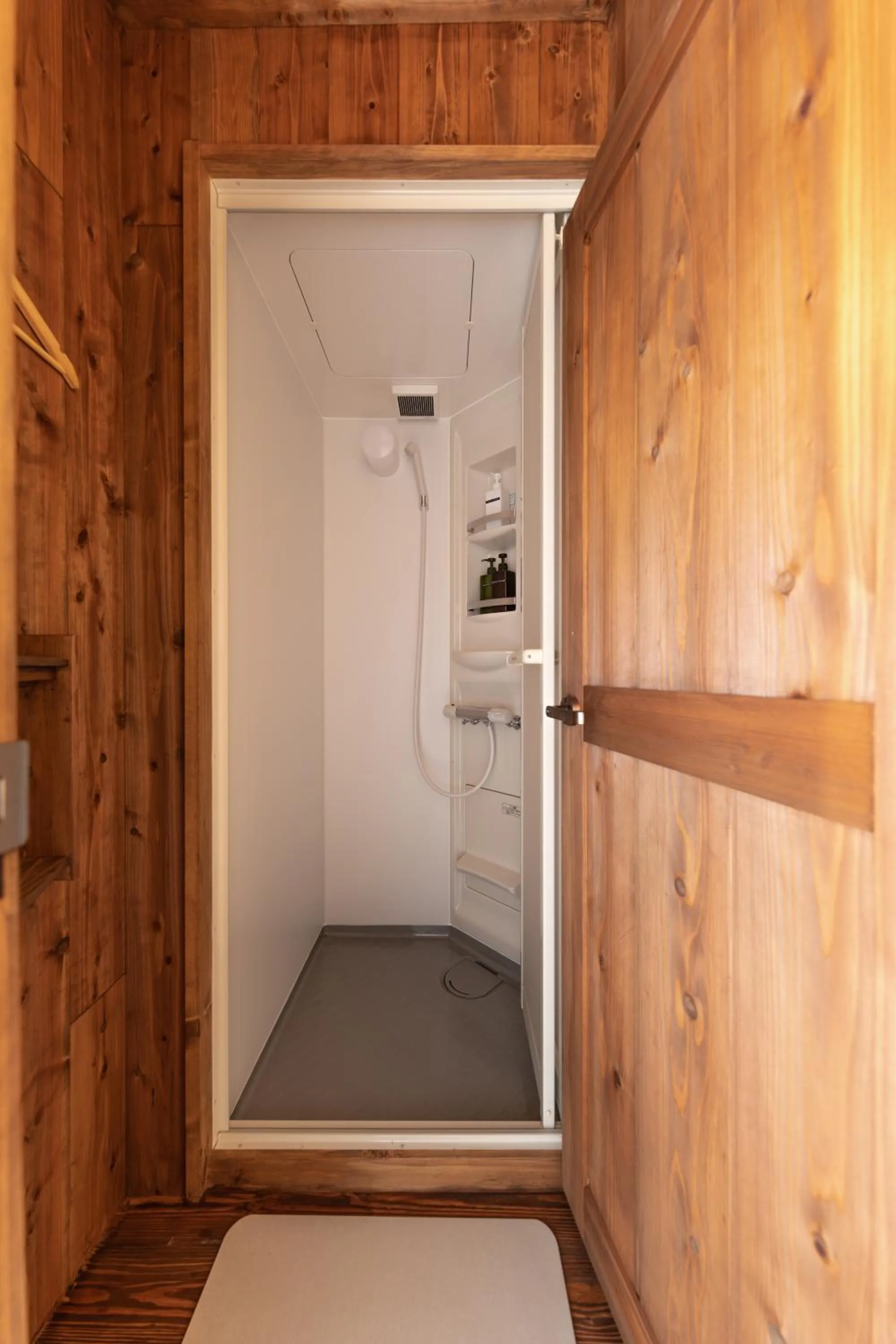 Shower in Irori Guest House Tenmaku