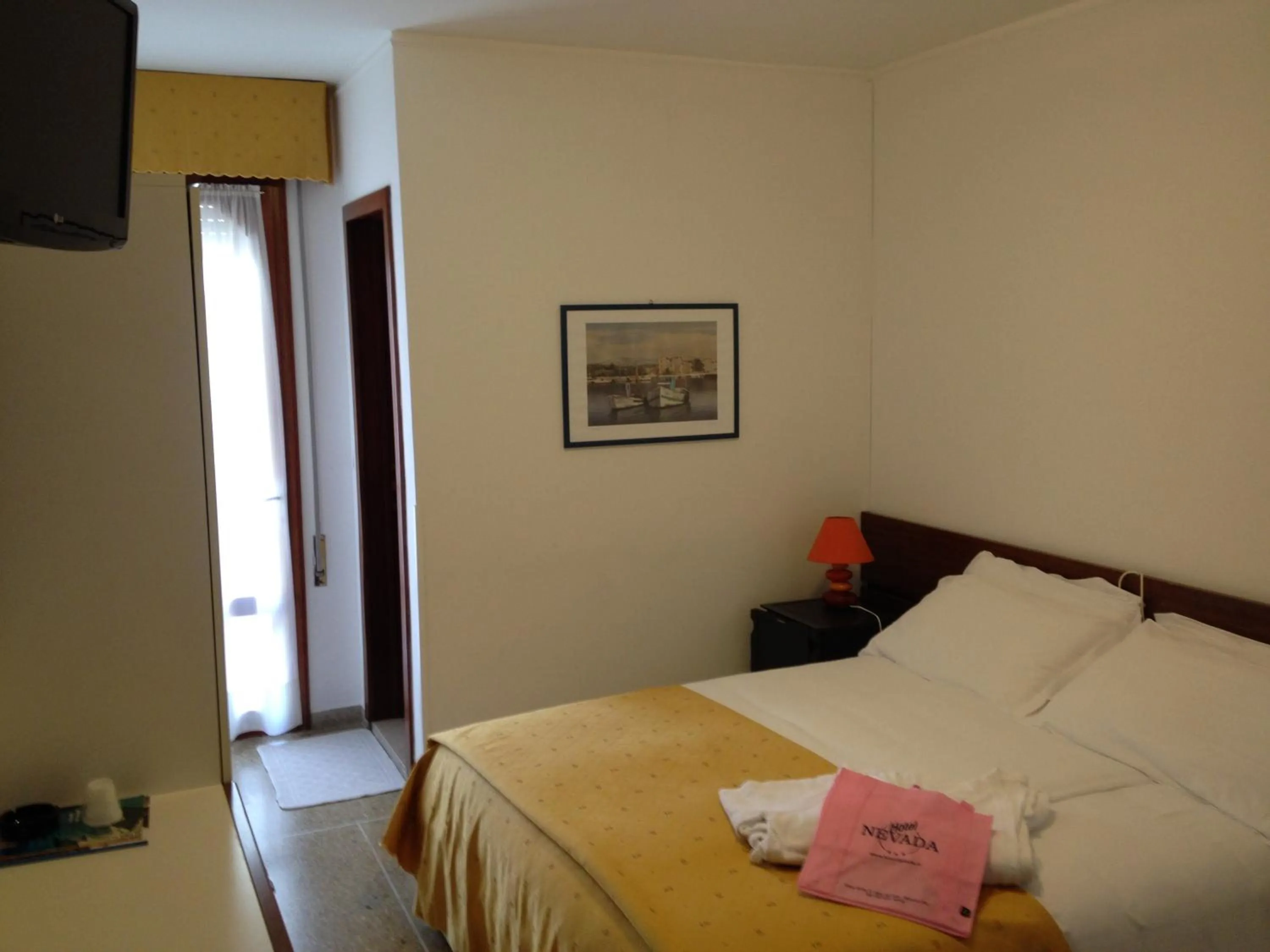 Photo of the whole room, Bed in Hotel Nevada