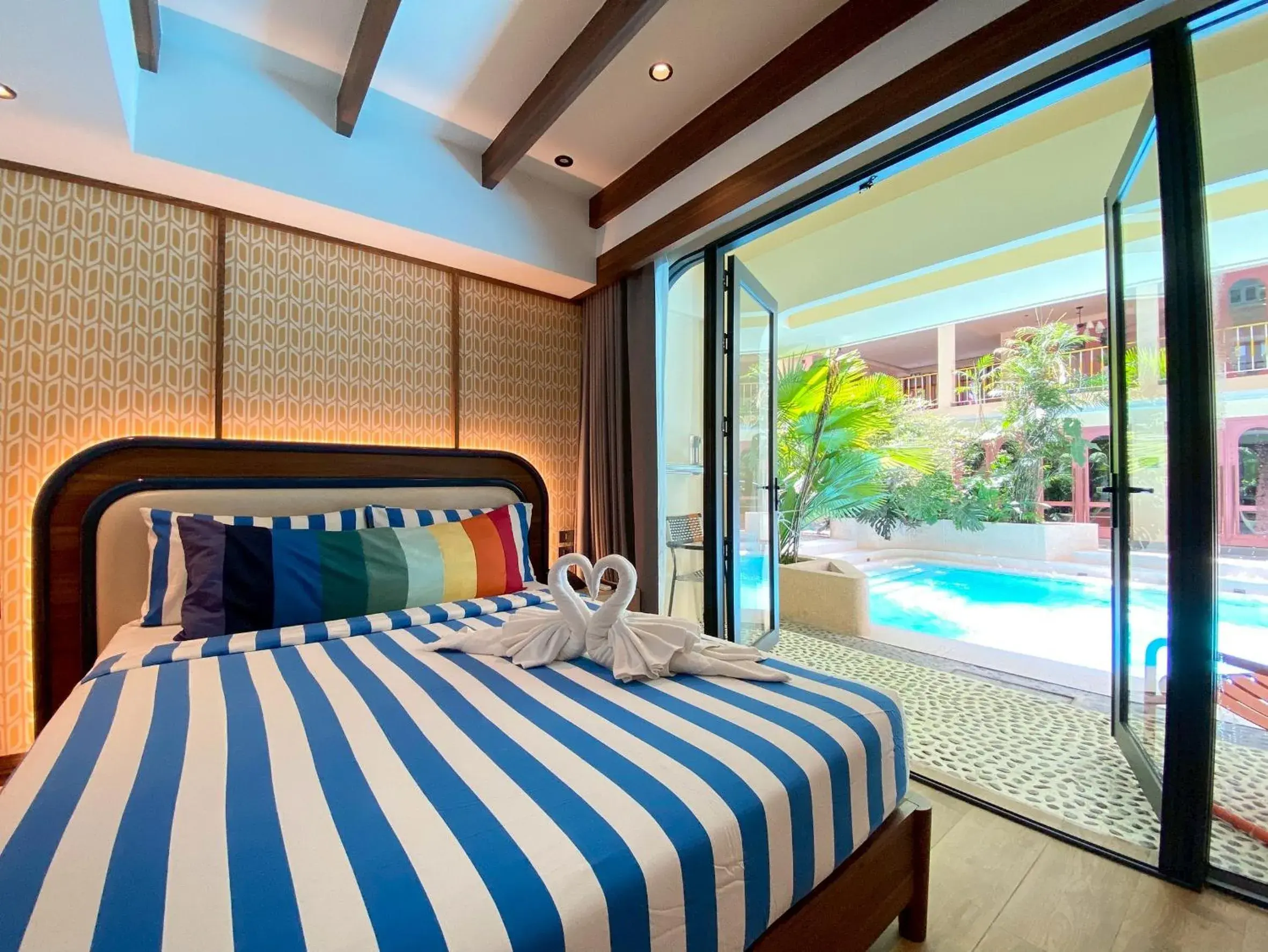 Deluxe Pool Access in Miami Hotel Bangkok Deluxe Pool Access in Miami Hotel Bangkok