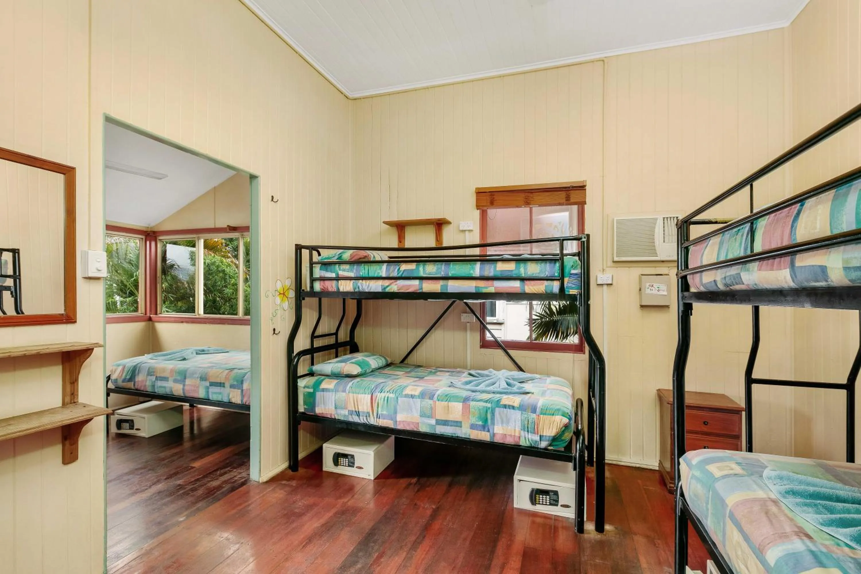 Photo of the whole room, Bed in Travellers Oasis