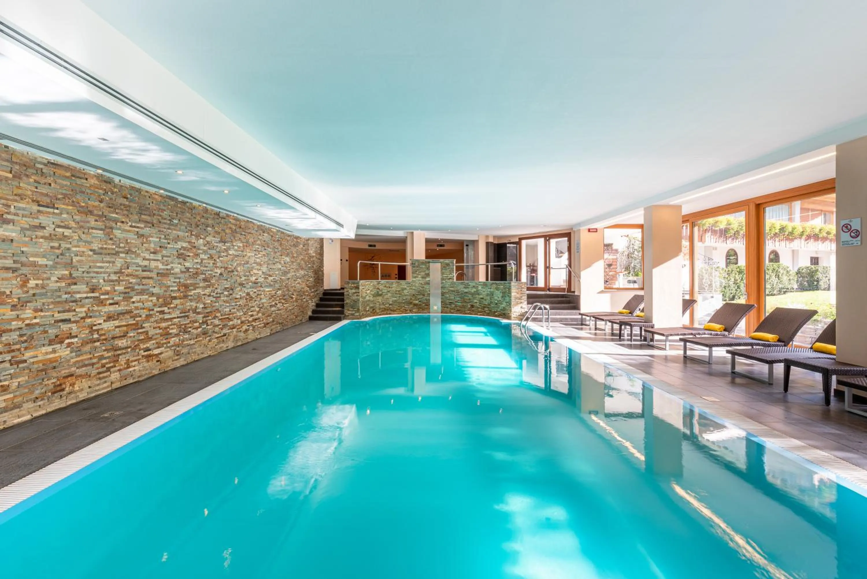 Swimming pool in Hotel La Perla