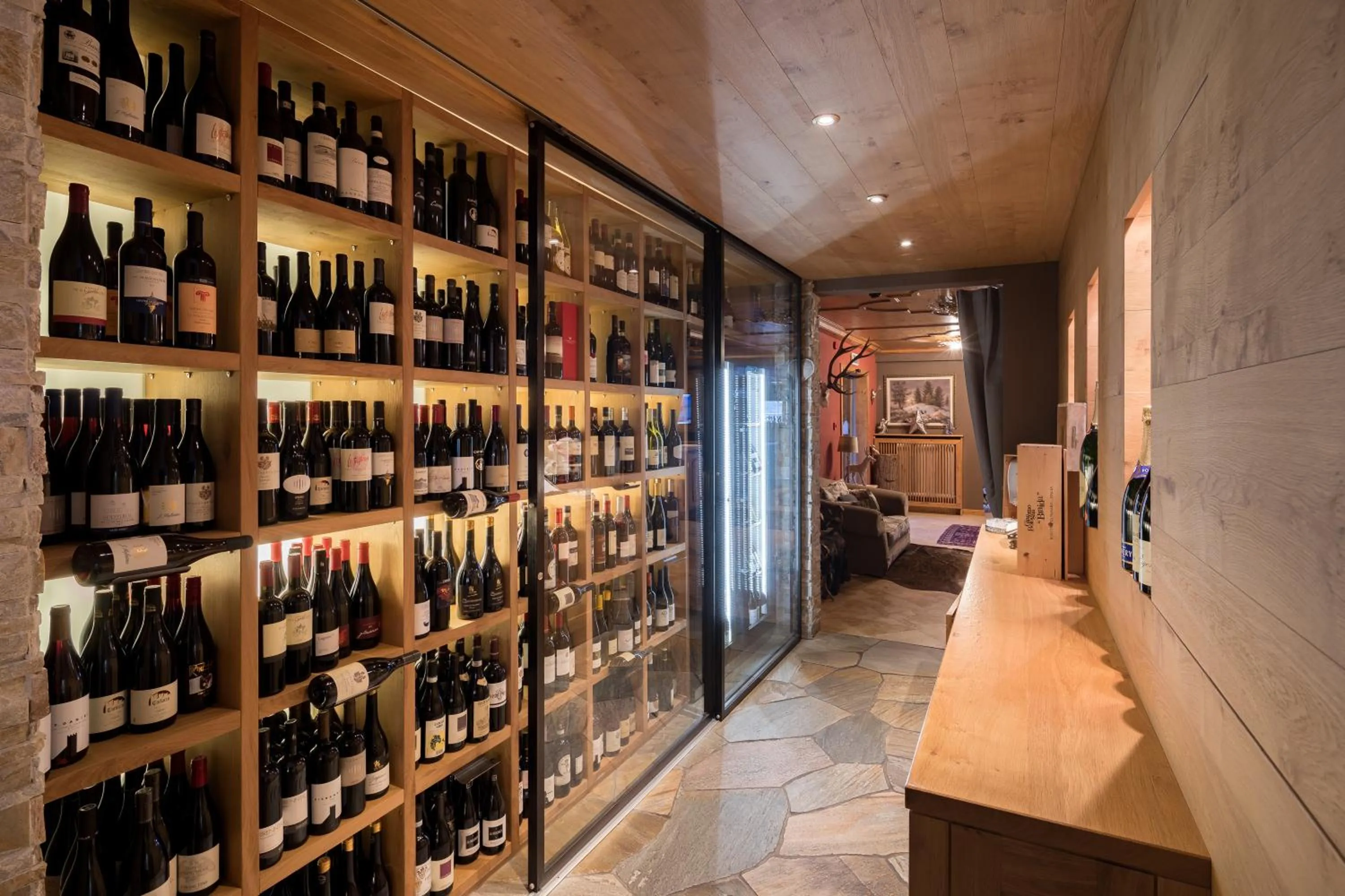 Restaurant/places to eat in Hotel Somont