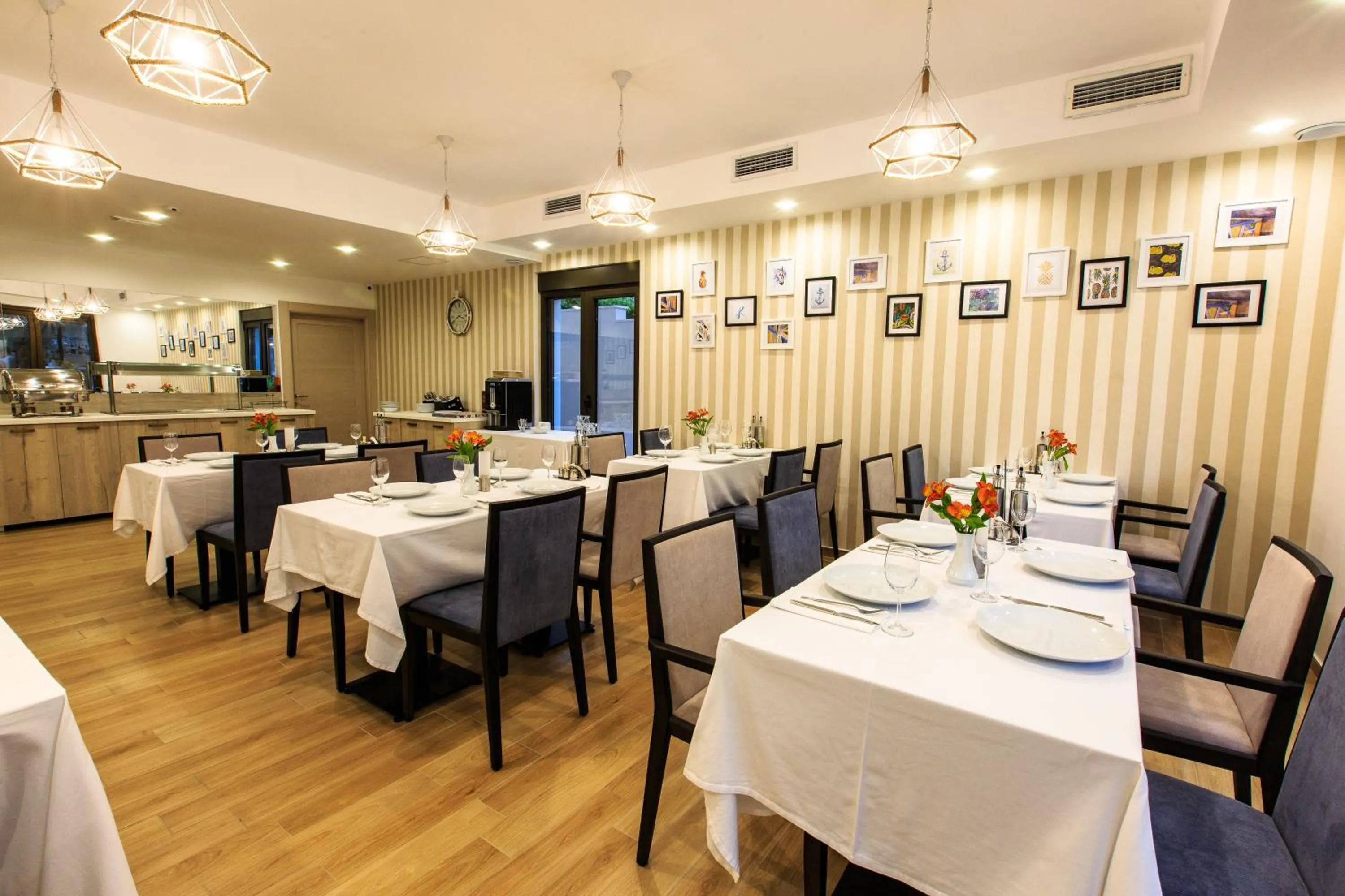 Restaurant/places to eat in Hotel Harmony by Aycon