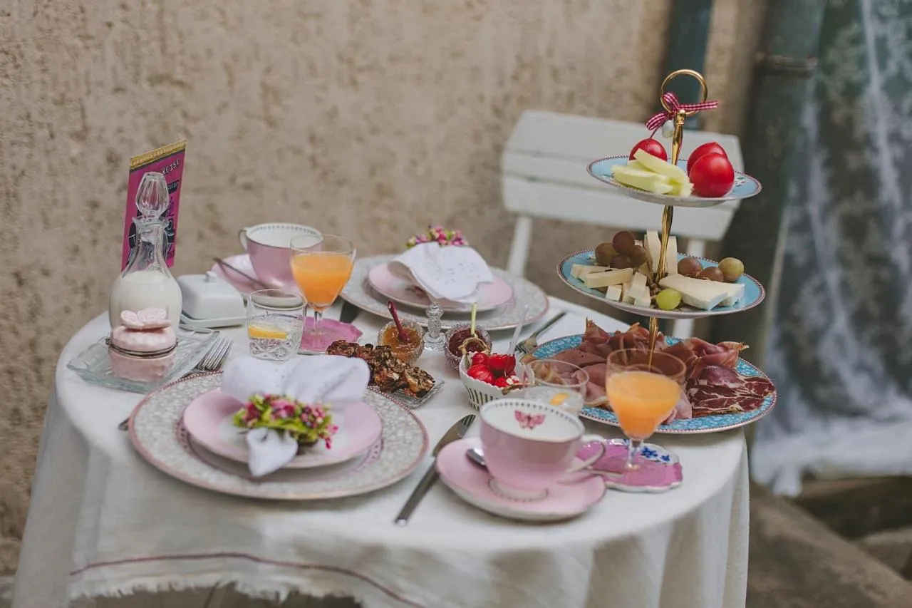 Food and drinks in Lola Dream