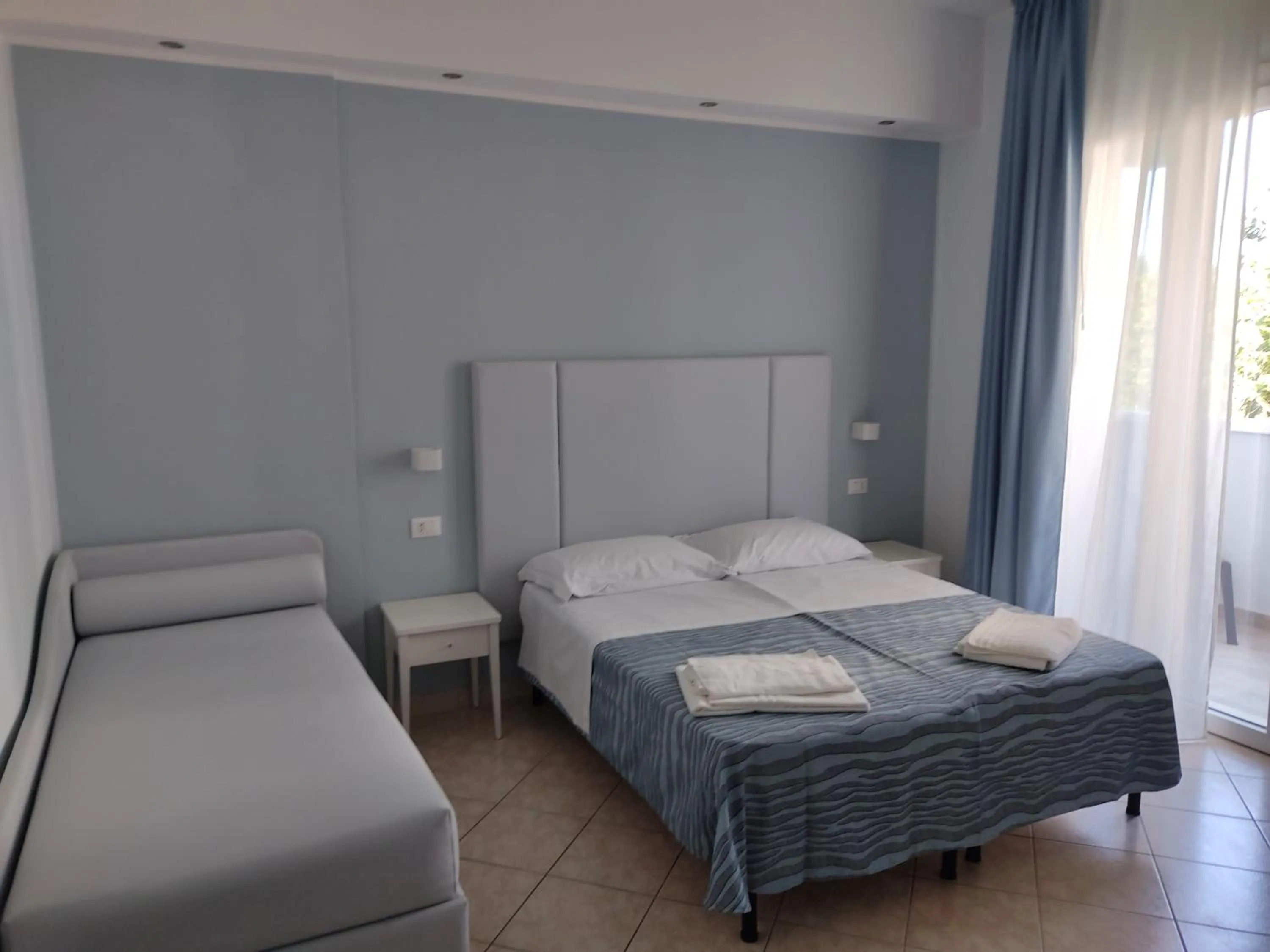 Bed in Hotel Caravel Park