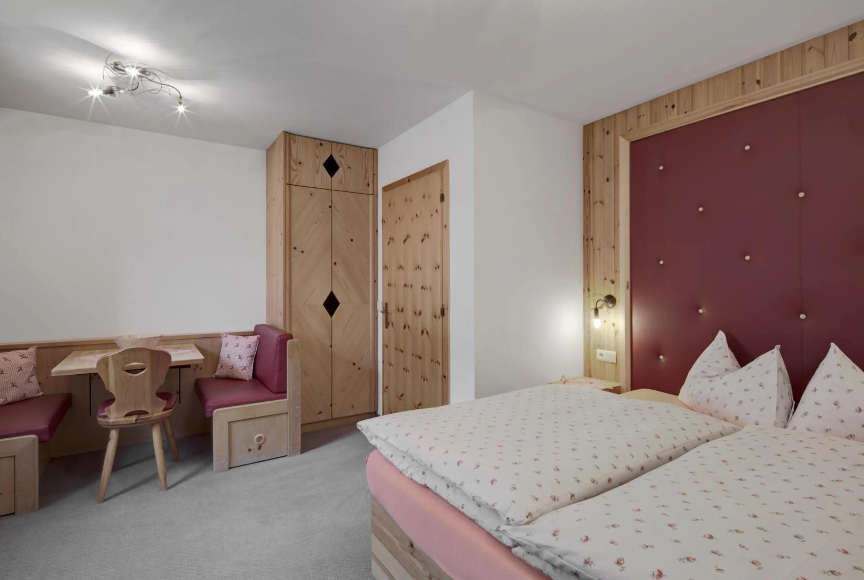 Living room, Bed in Residence Dolomieu