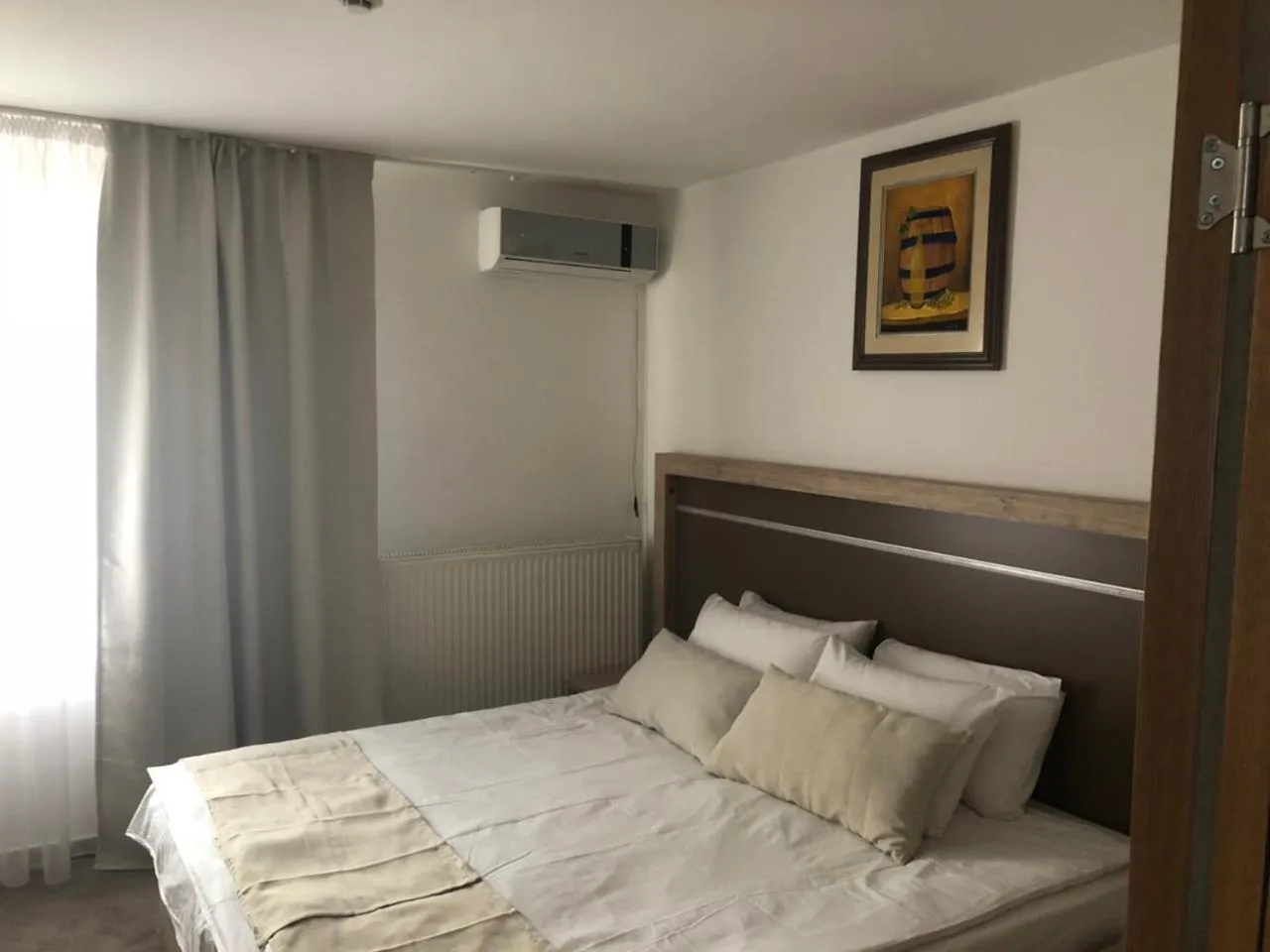 Bed in Gros Hotel - Leskovac