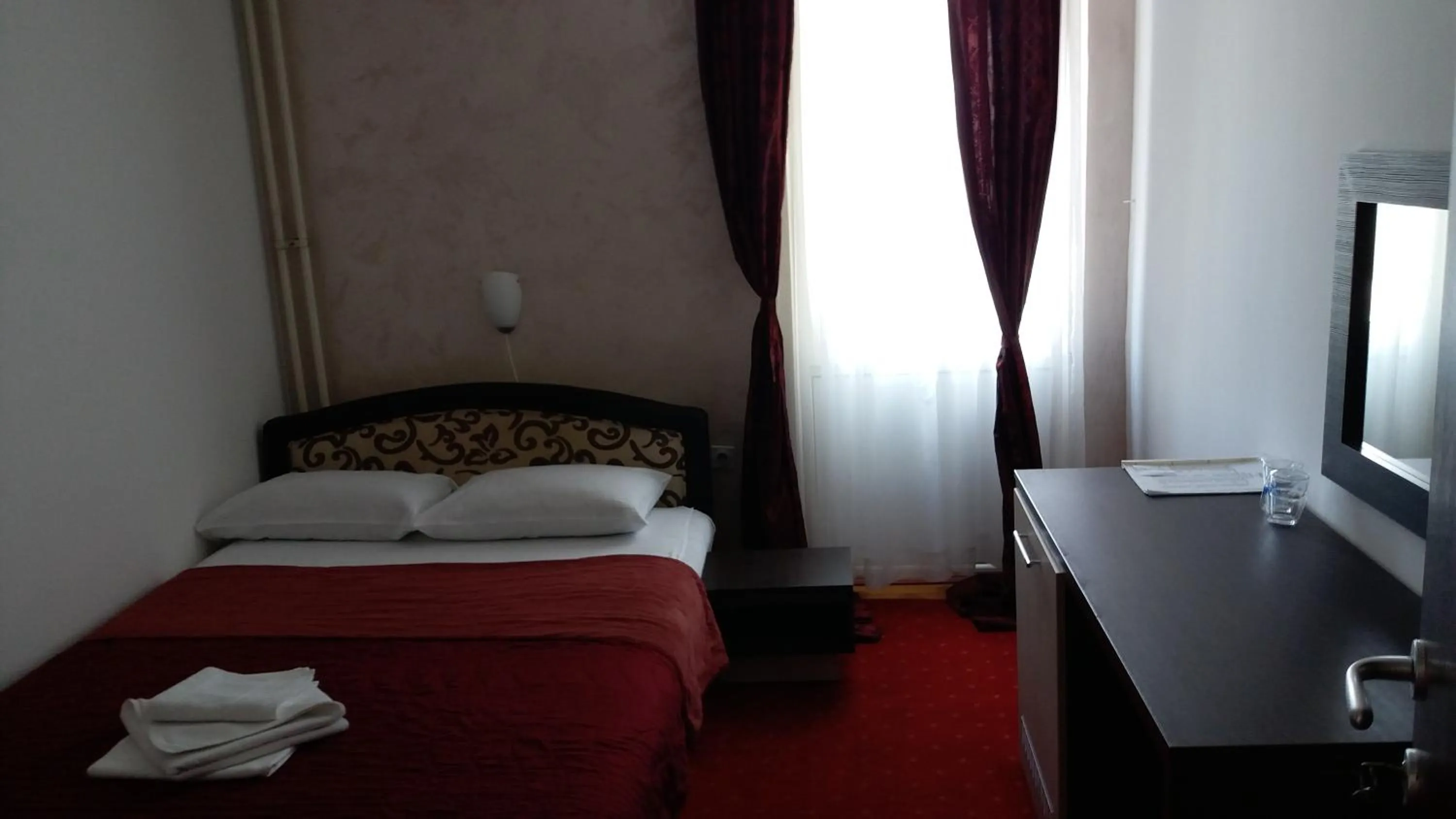 Bed in Gros Hotel - Leskovac