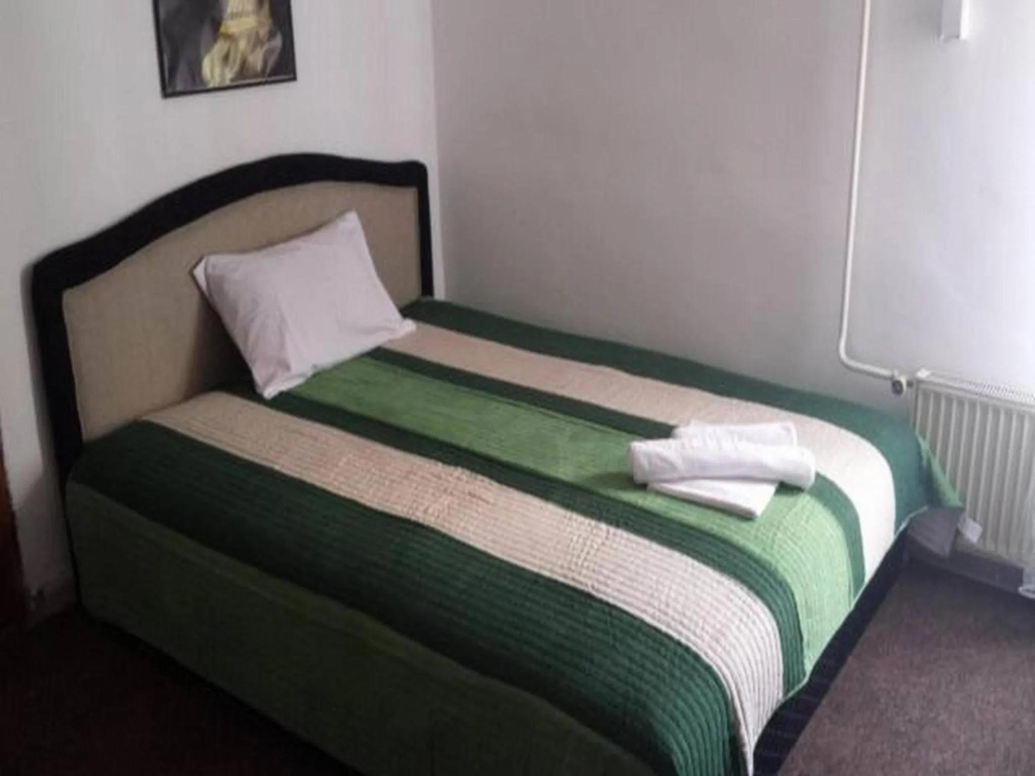 Bed in Gros Hotel - Leskovac
