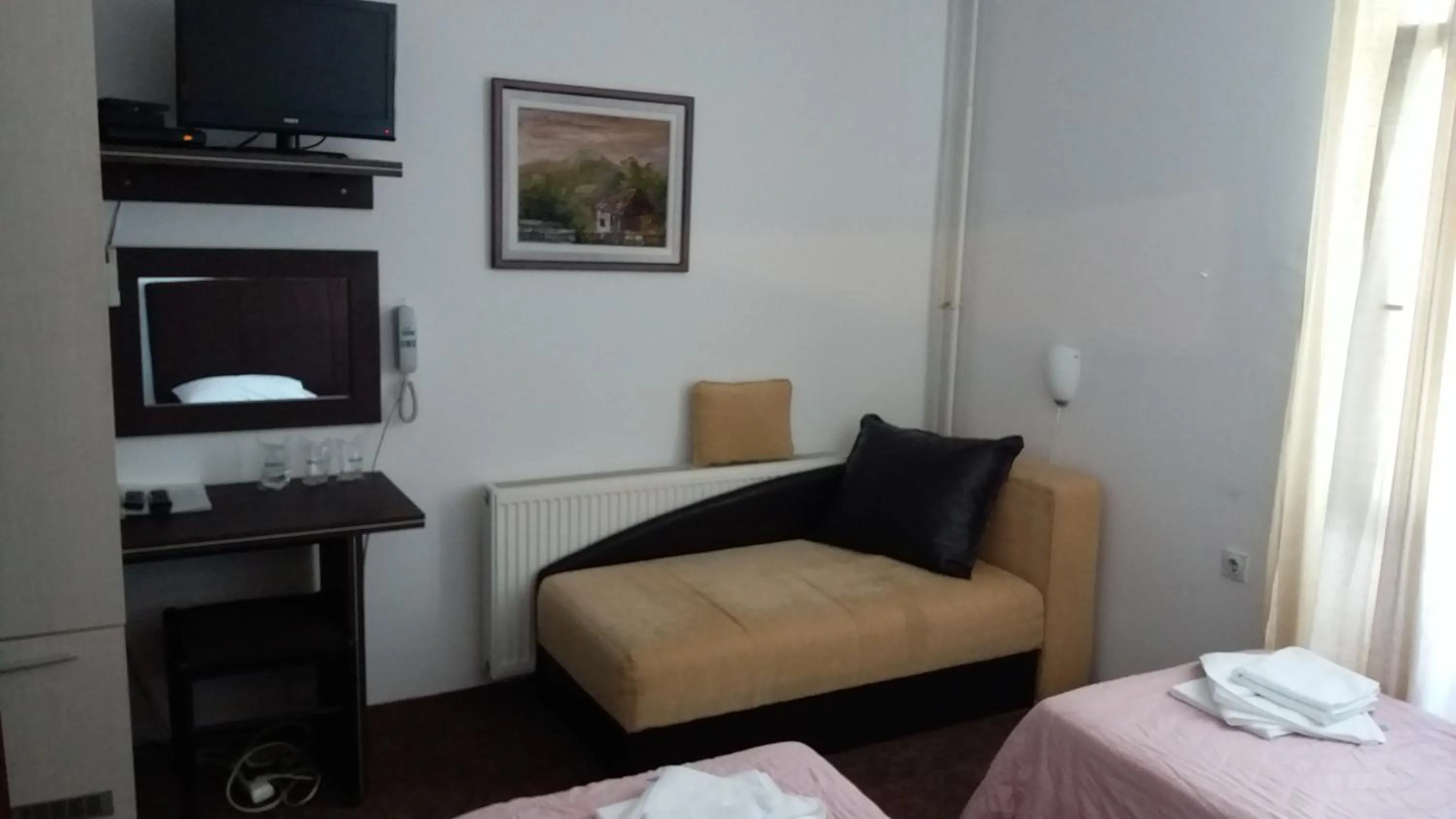 Bed in Gros Hotel - Leskovac