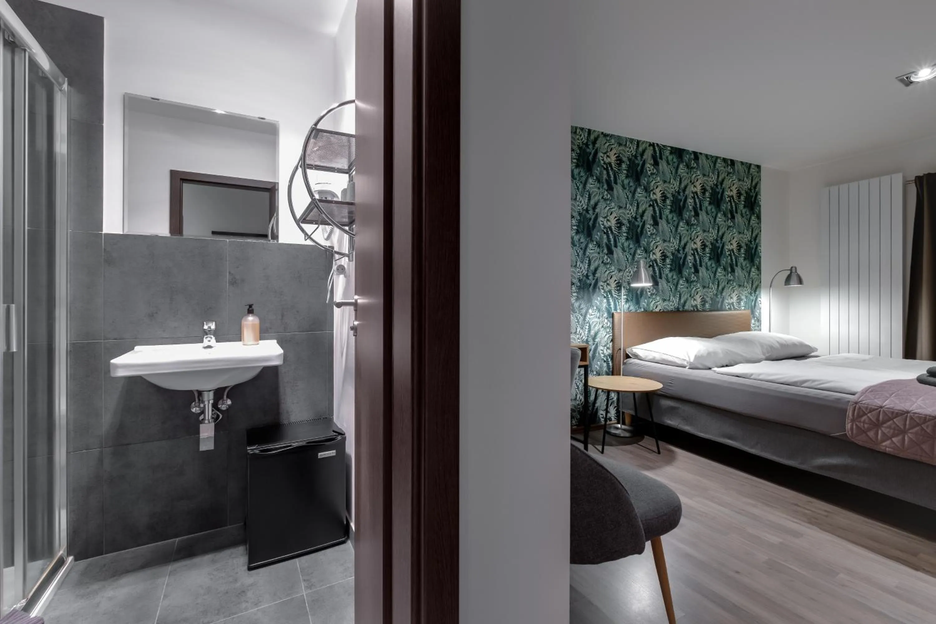 Bathroom, Bed in VV hotel & apartments