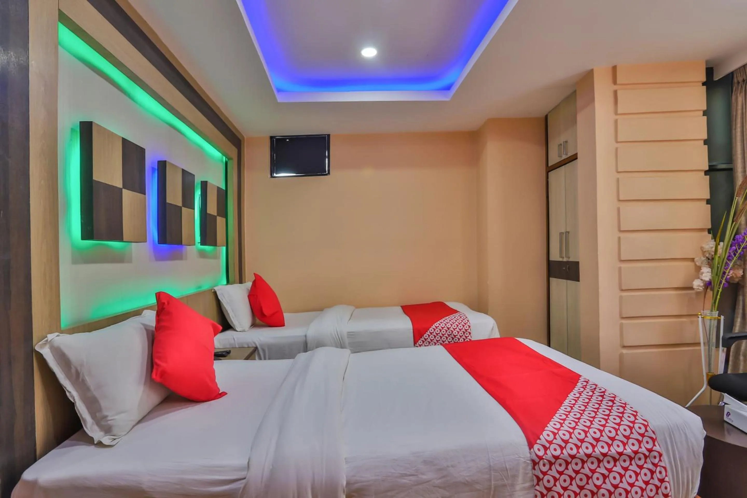 Standard Twin Room in Hotel Marinha