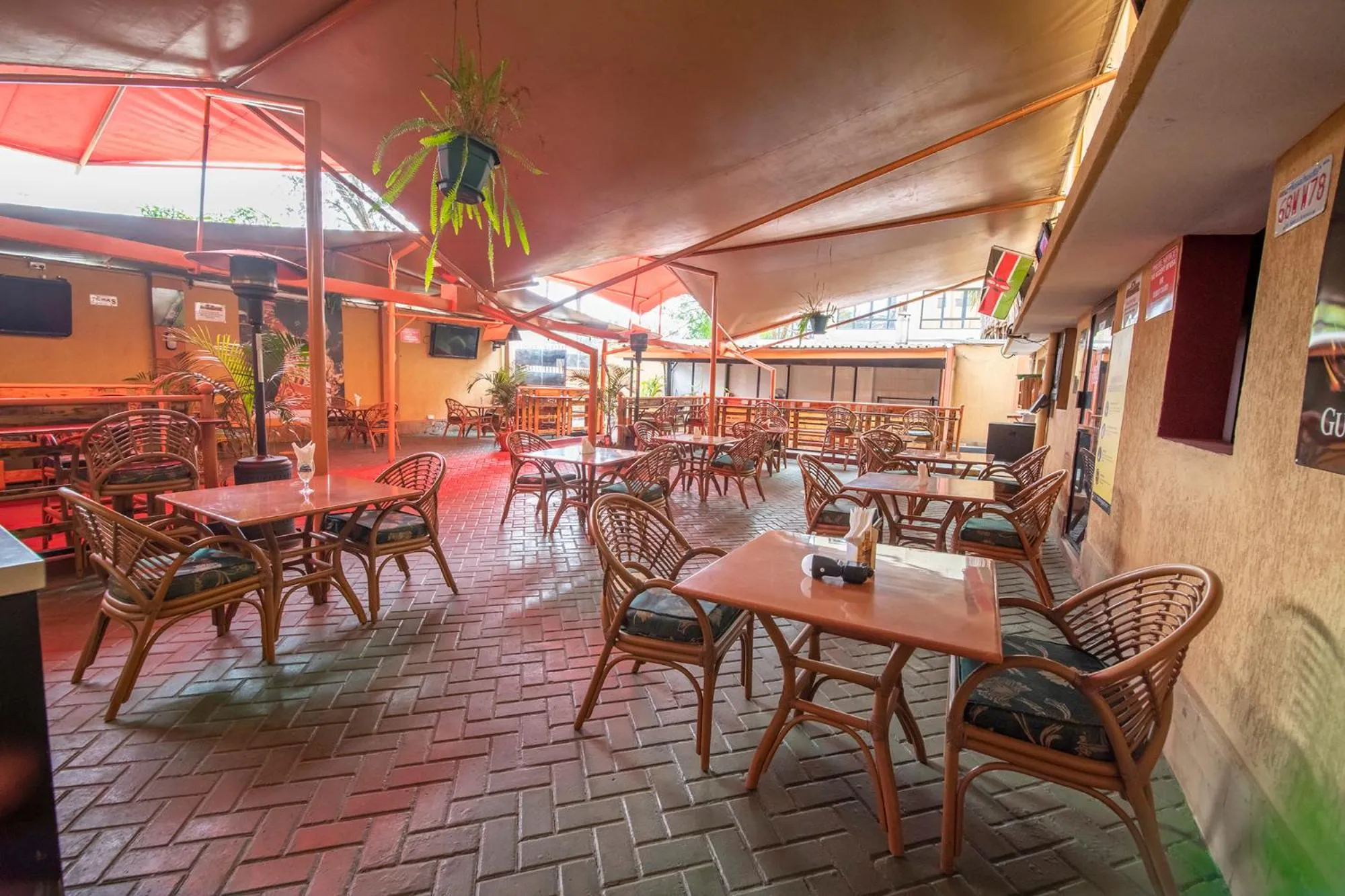 Restaurant/places to eat in Joy Palace Hotel