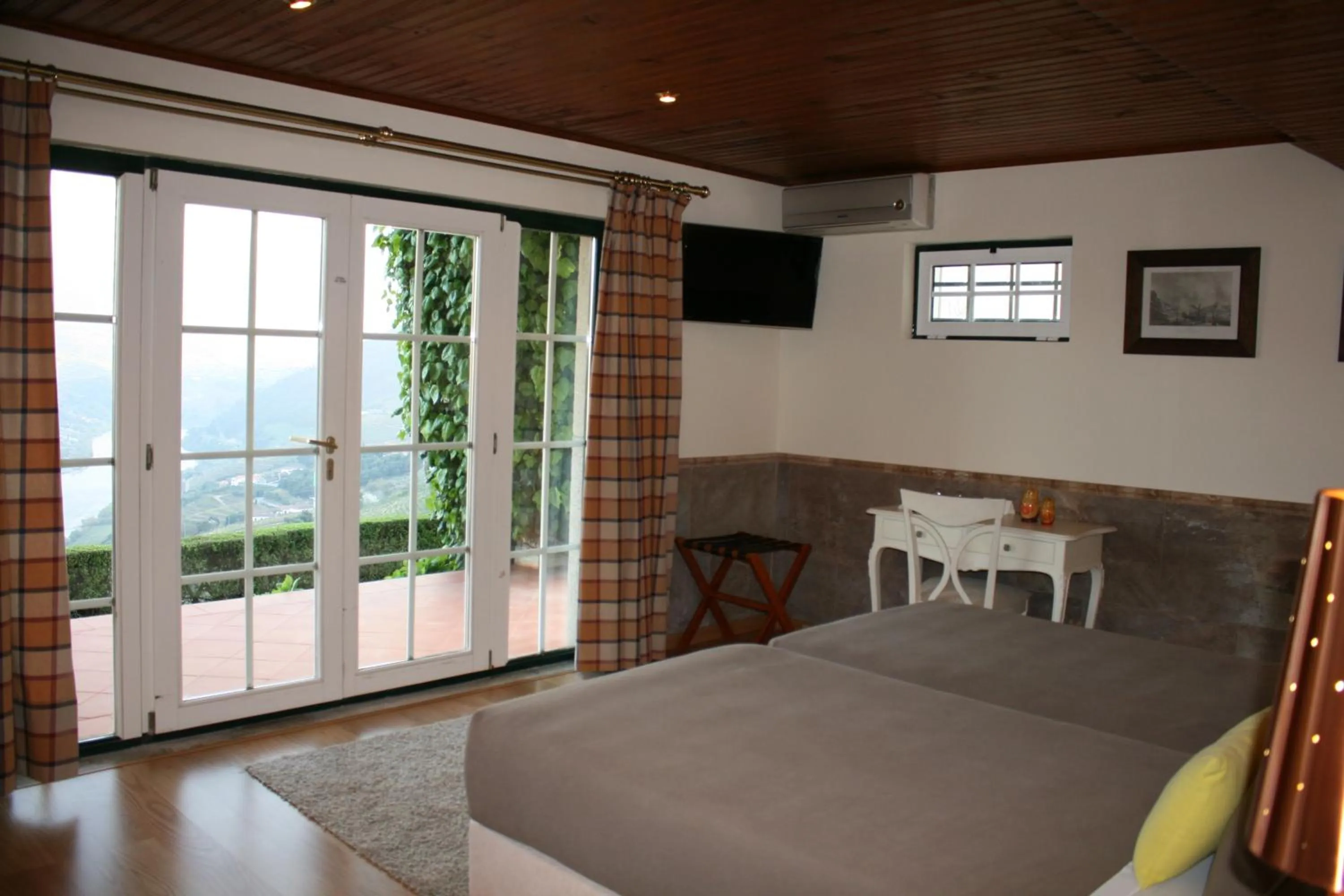 Photo of the whole room, Bed in Casa De Canilhas