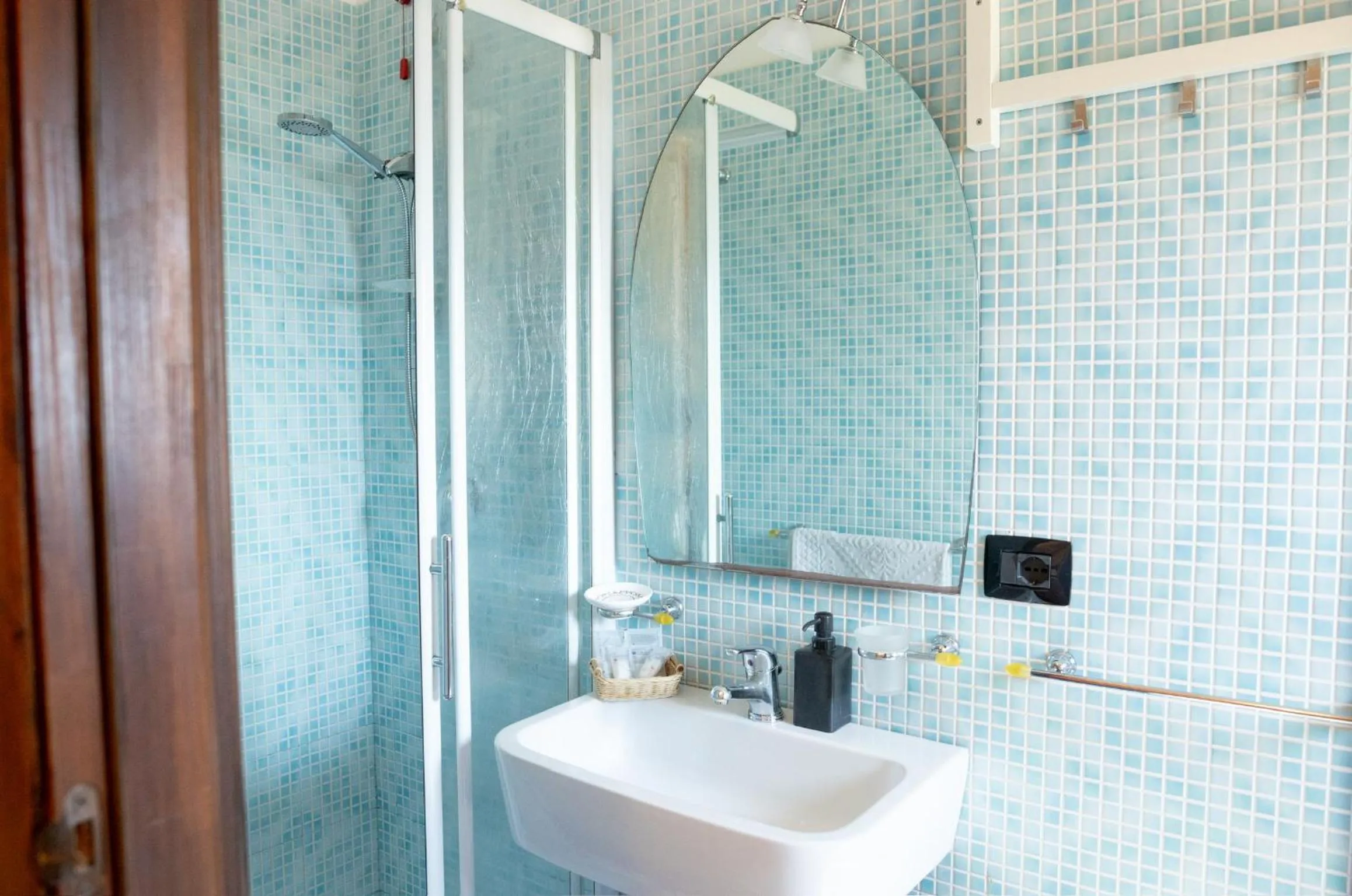 Shower in Bed & Breakfast Giardini Di Marzo