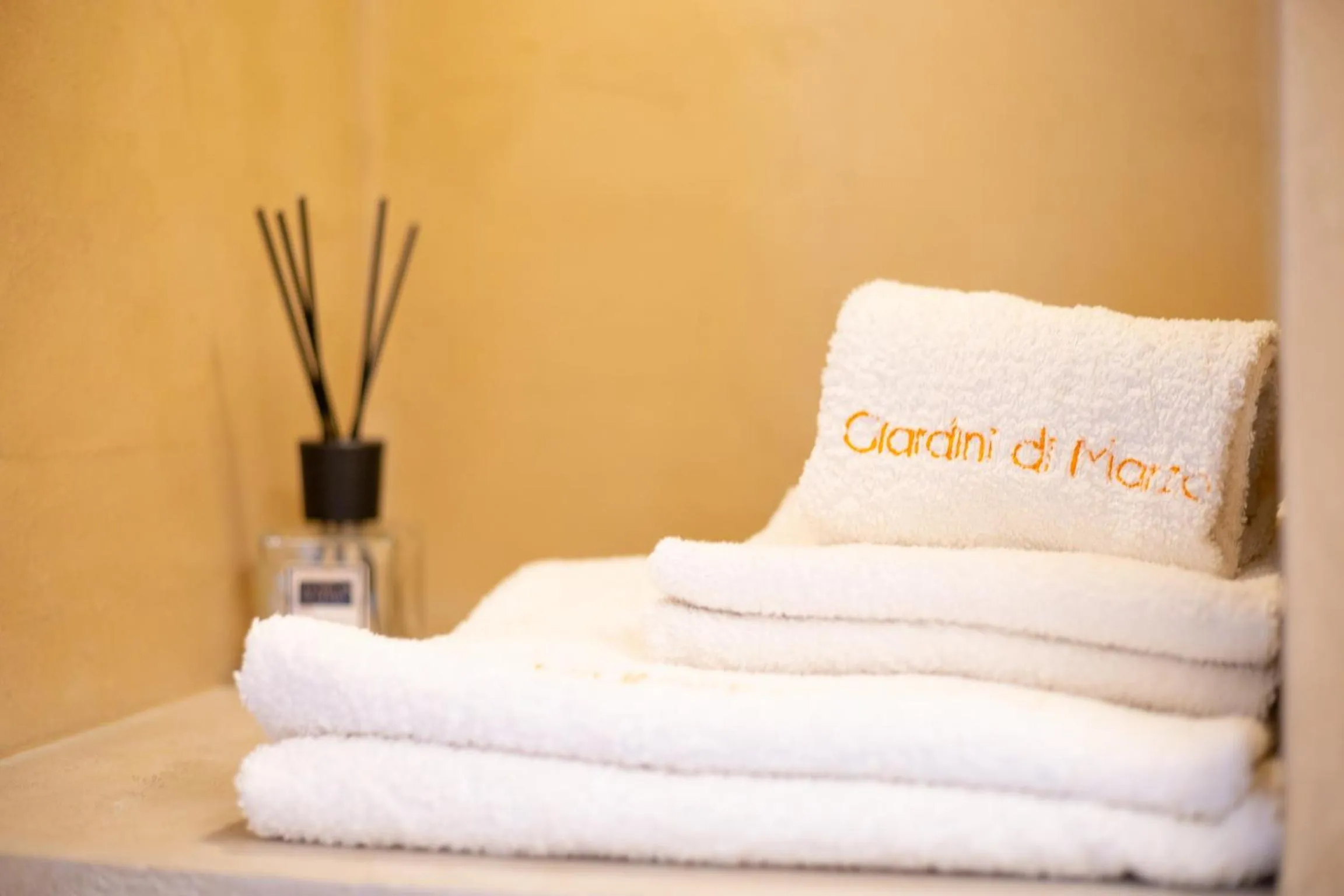 towels, Bed in Giardini di Marzo Lecce B&B