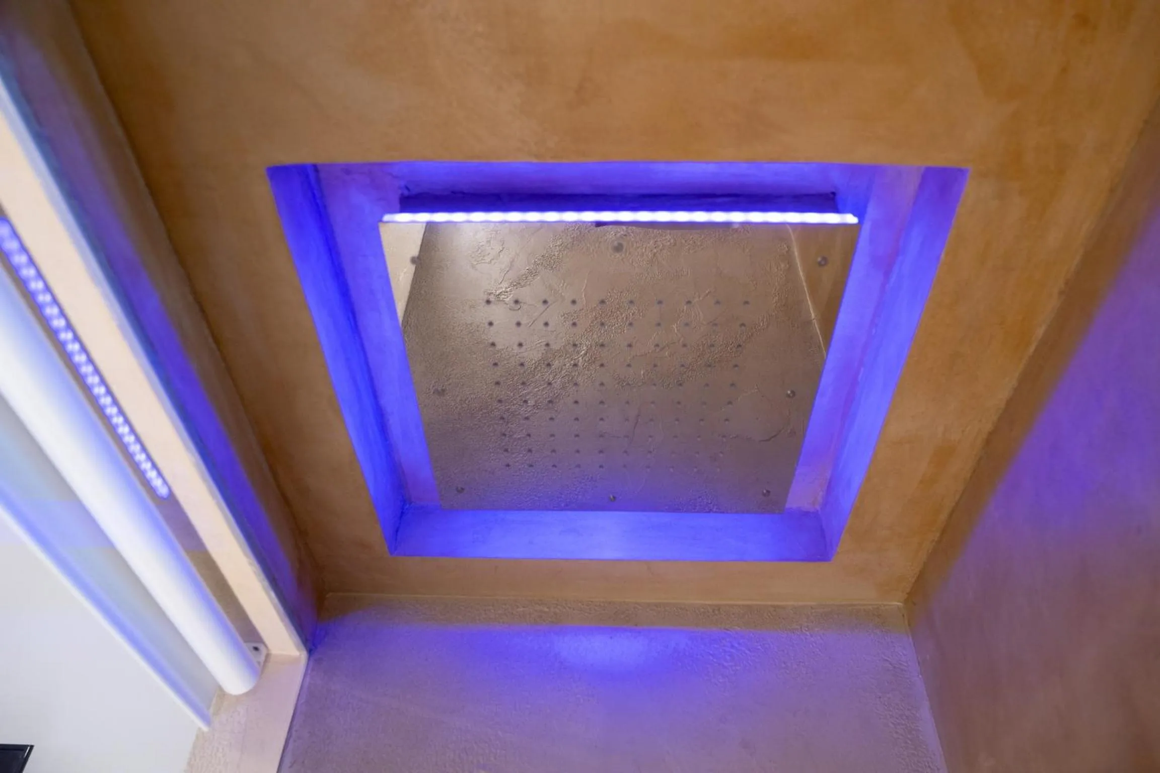 Shower in Bed & Breakfast Giardini Di Marzo