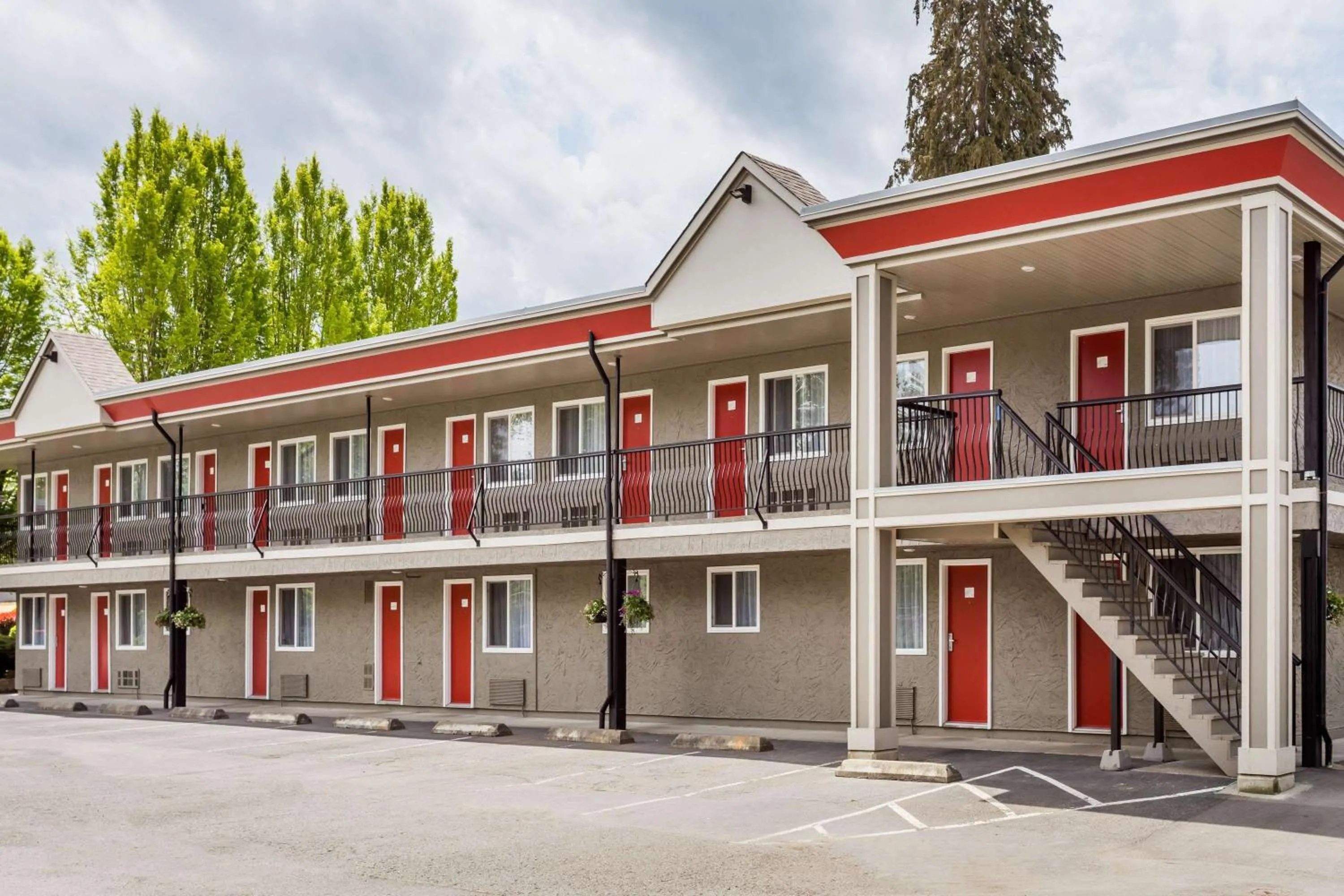 Property Building in Ramada by Wyndham Duncan Cowichan Valley