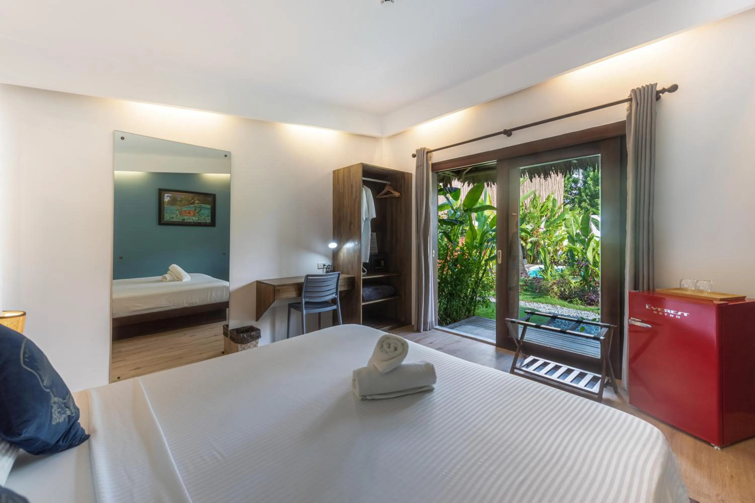 Photo of the whole room, Bed in Palaka Resort