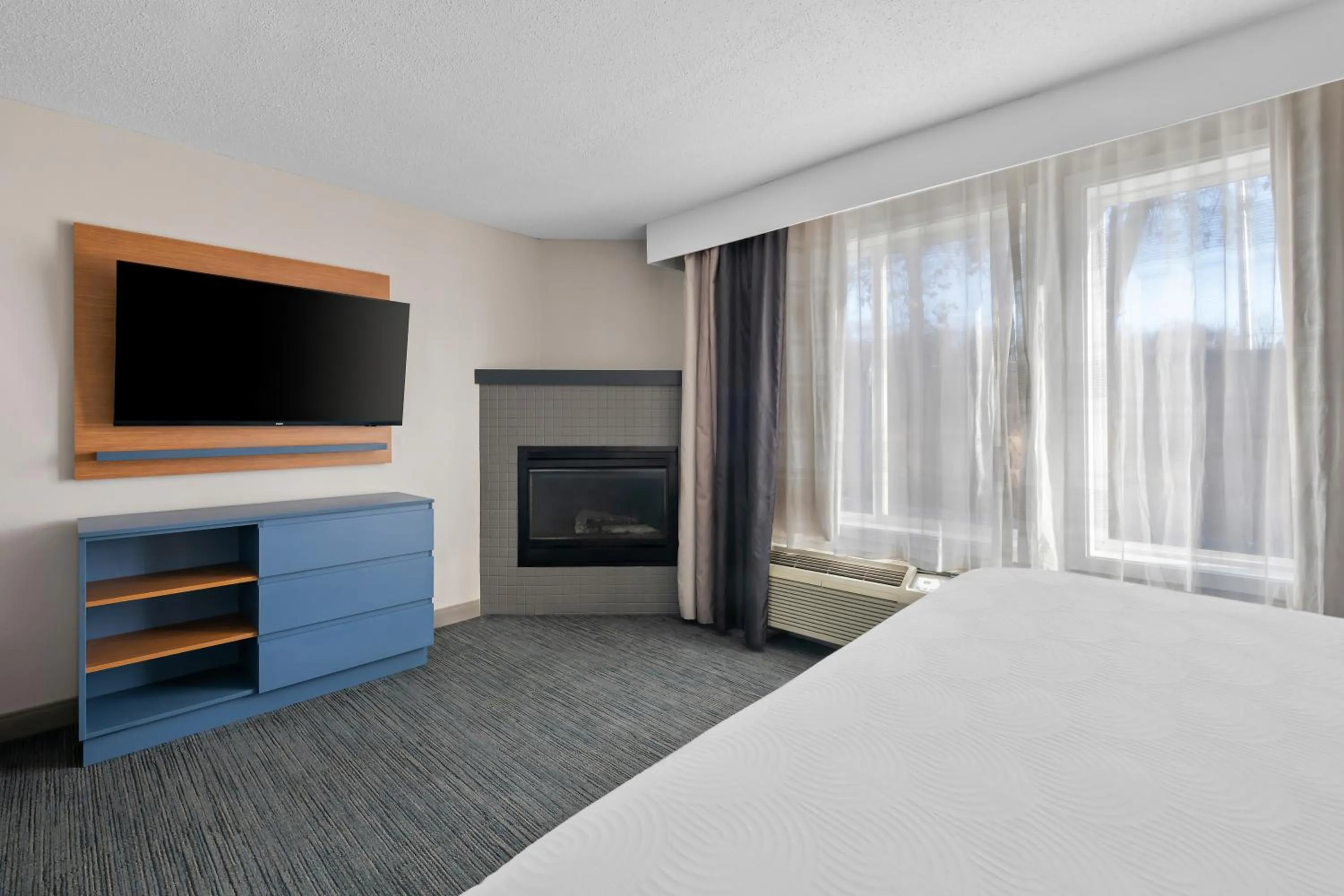 fireplace, Bed in Country Inn & Suites by Radisson, Near The National Sports Center, Coon Rapids, MN