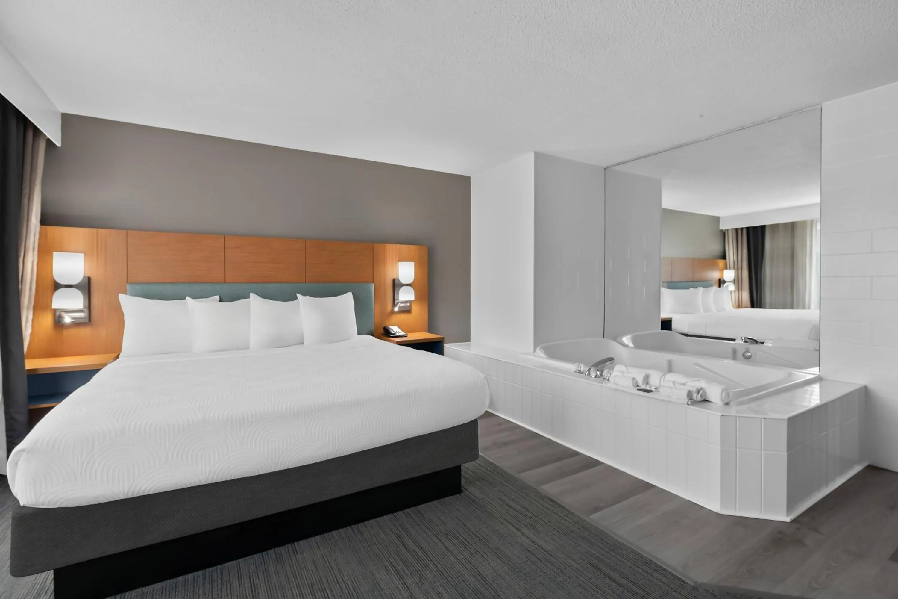 Bed in Country Inn & Suites by Radisson, Near The National Sports Center, Coon Rapids, MN