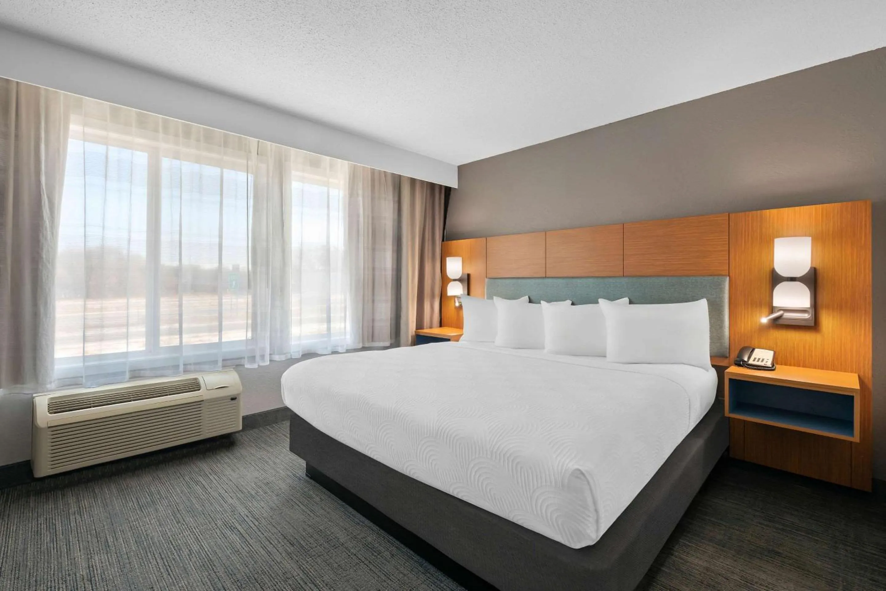 Bedroom, Bed in Country Inn & Suites by Radisson, Near The National Sports Center, Coon Rapids, MN