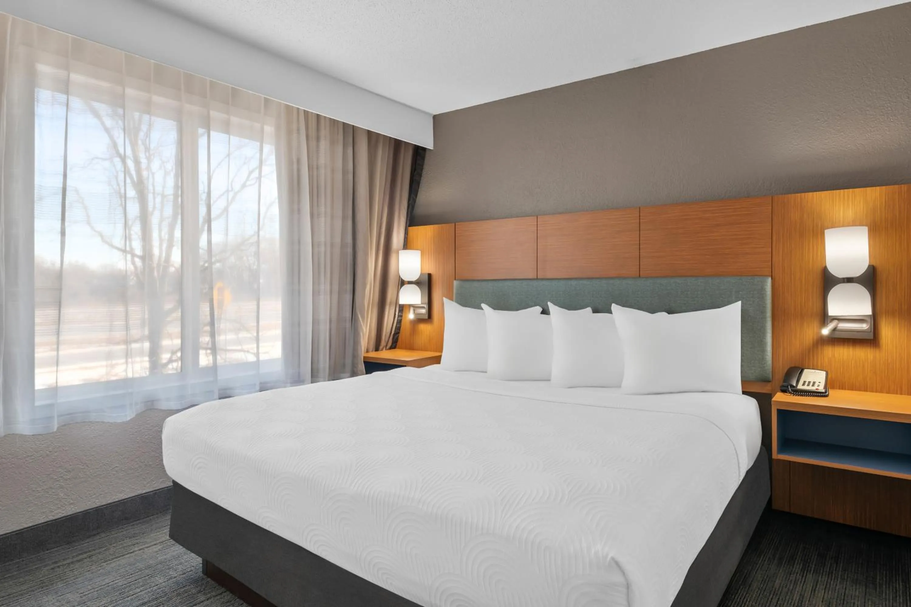 Bedroom, Bed in Country Inn & Suites by Radisson, Near The National Sports Center, Coon Rapids, MN