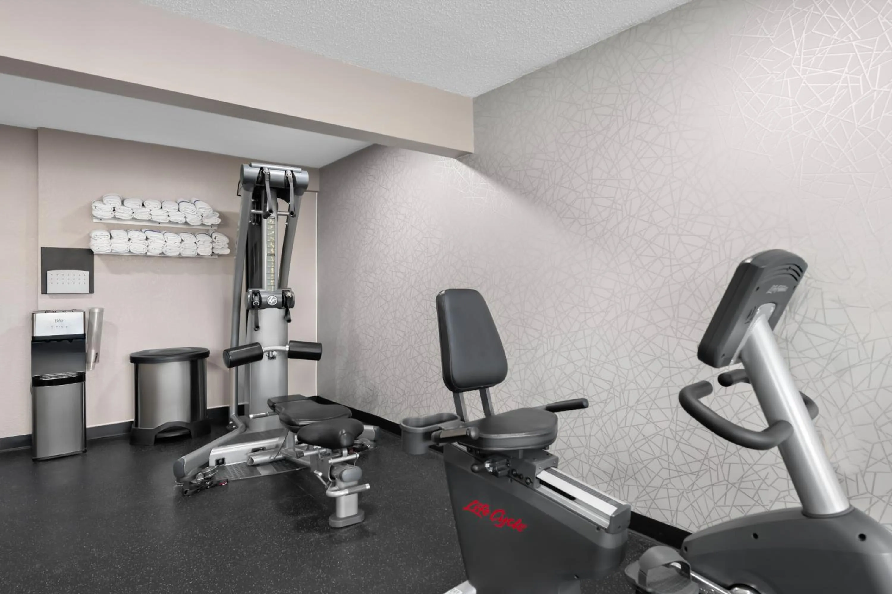 Fitness centre/facilities in Country Inn & Suites by Radisson, Near The National Sports Center, Coon Rapids, MN